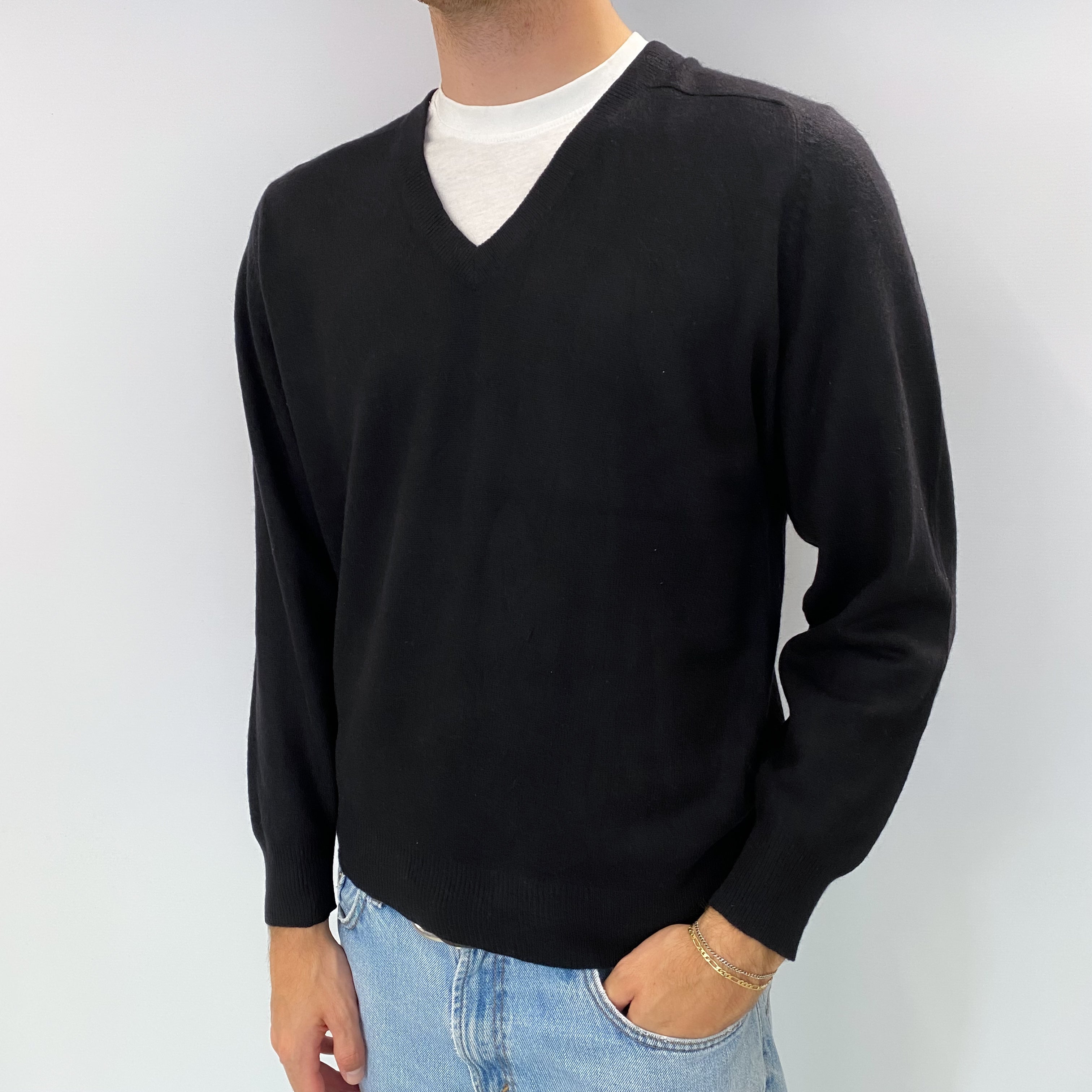Men's Black Cashmere V Neck Jumper Medium