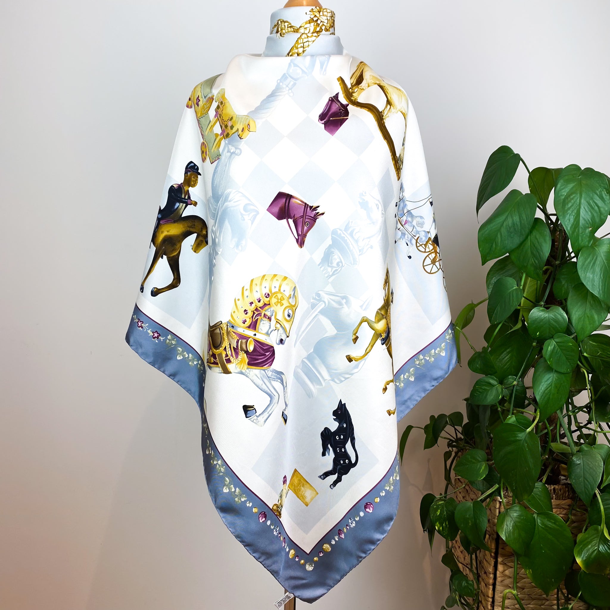 Immaculate Longchamp Designer Silk Scarf