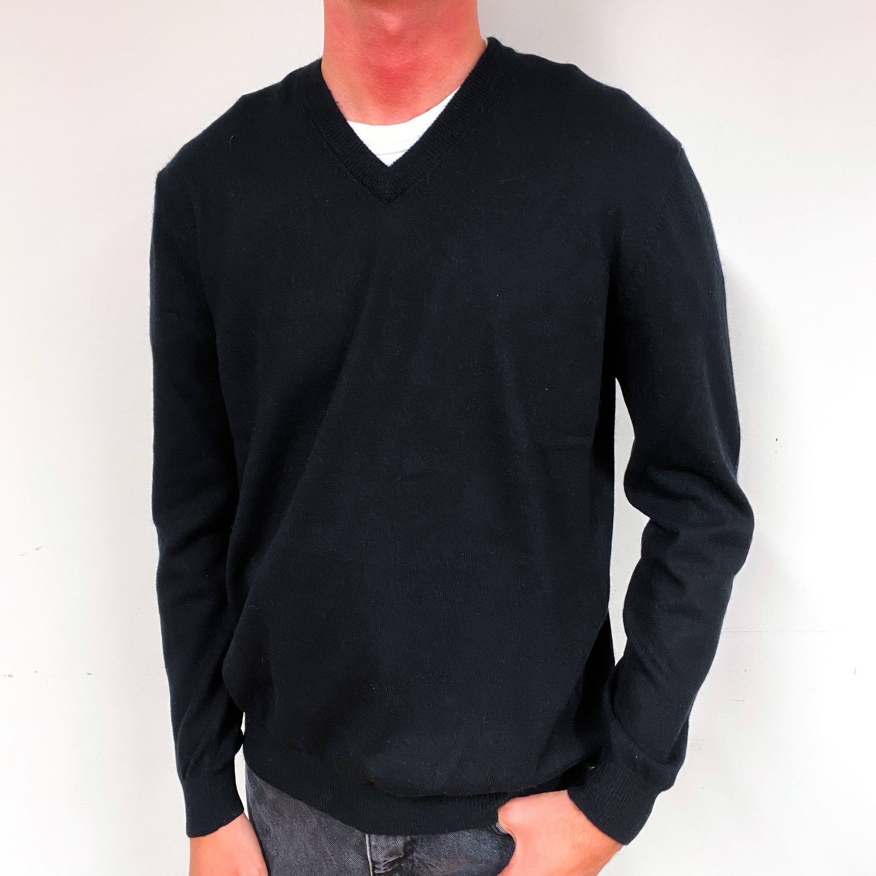 Men's Black Cashmere V-Neck Jumper Small