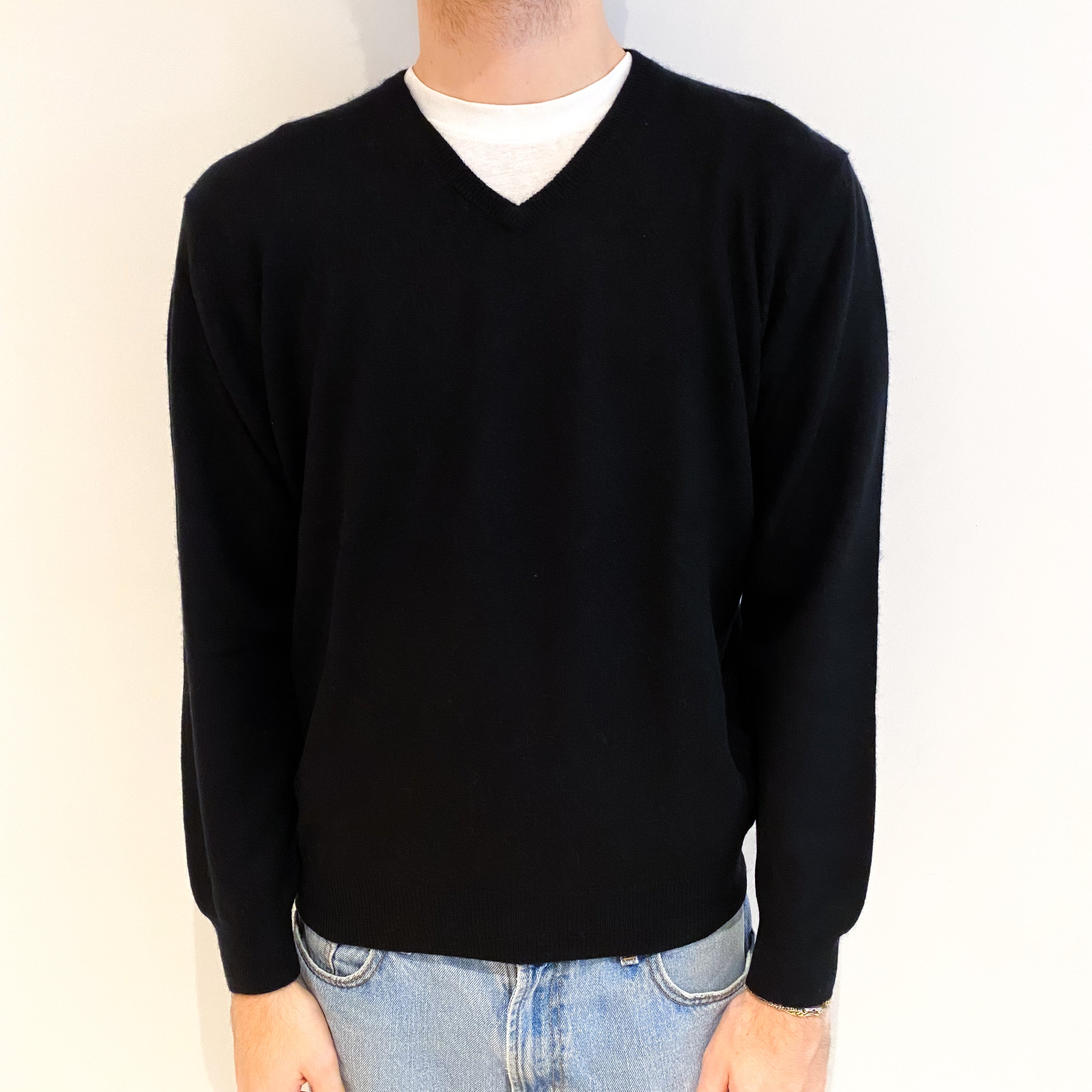 Men's Black Cashmere V Neck Jumper Large
