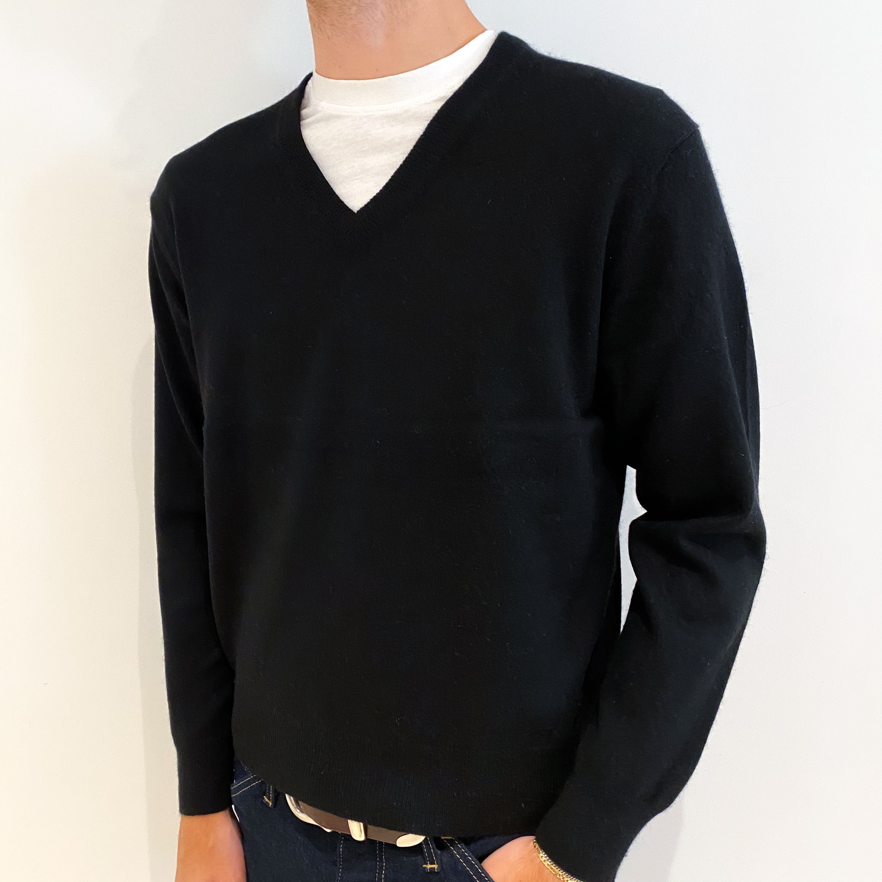 Men's Black Cashmere V-Neck Jumper Medium