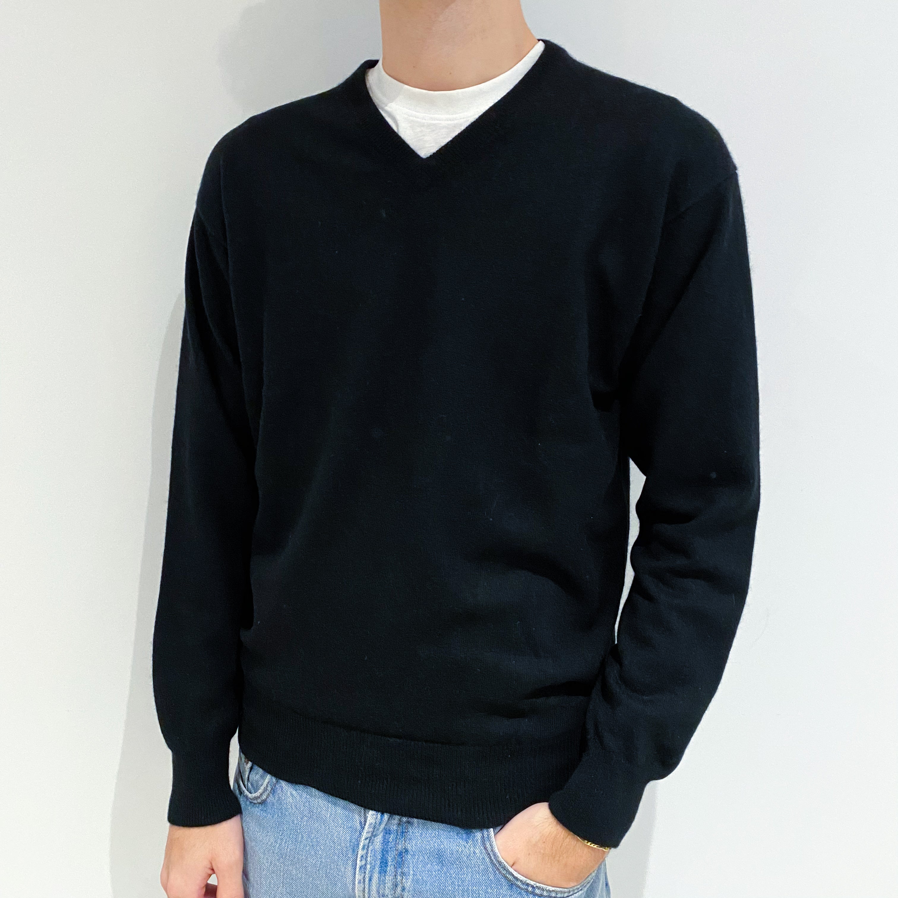 Men's Black Cashmere V-Neck Jumper Large