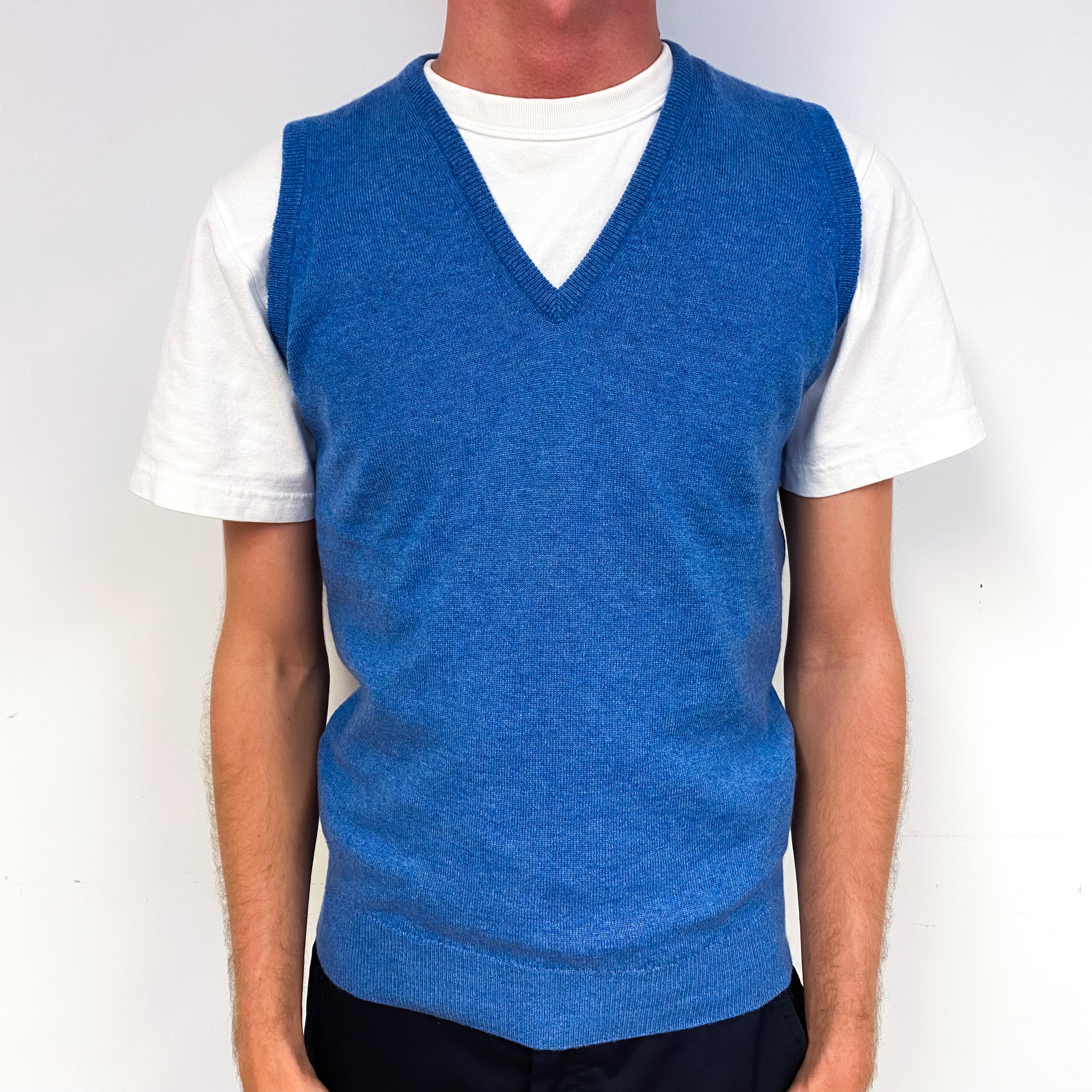 Men's Brand New Scottish Cornflower Blue Cashmere V-Neck Sleeveless Jumper Small