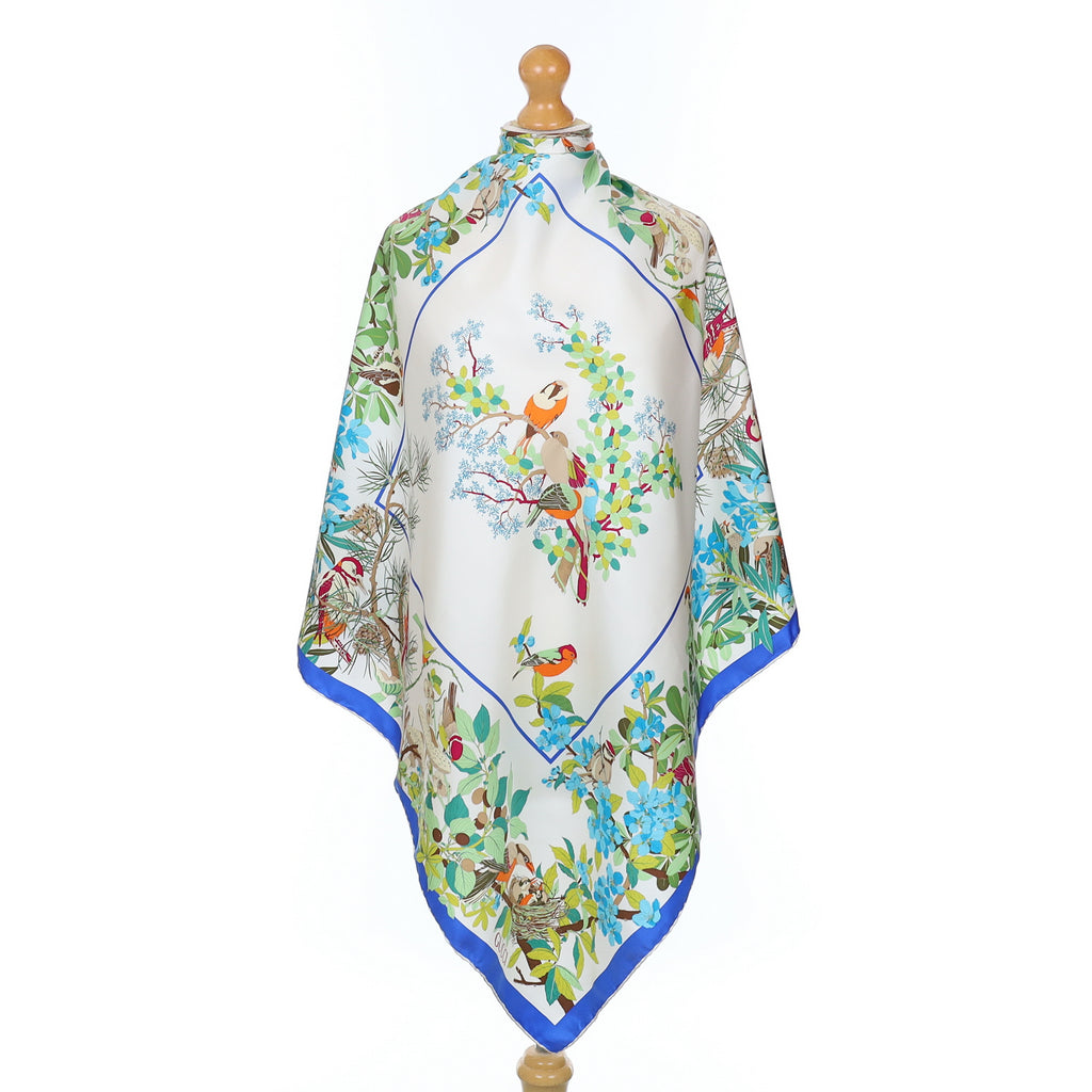 Brand New 1970s Gucci Vintage Silk Scarf