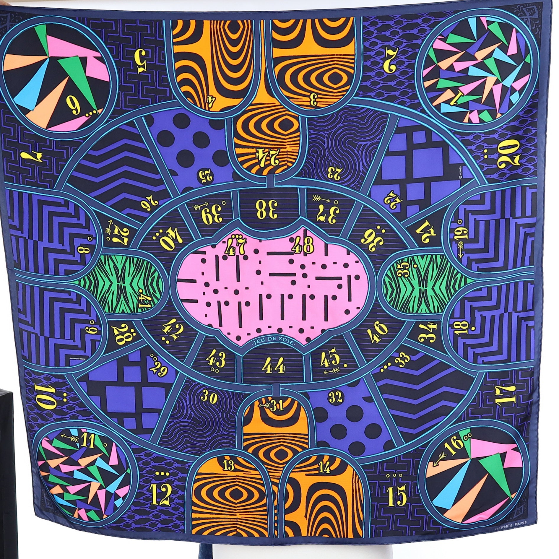 Pristine Boxed Hermès Jeu de Soie Silk Scarf Rare