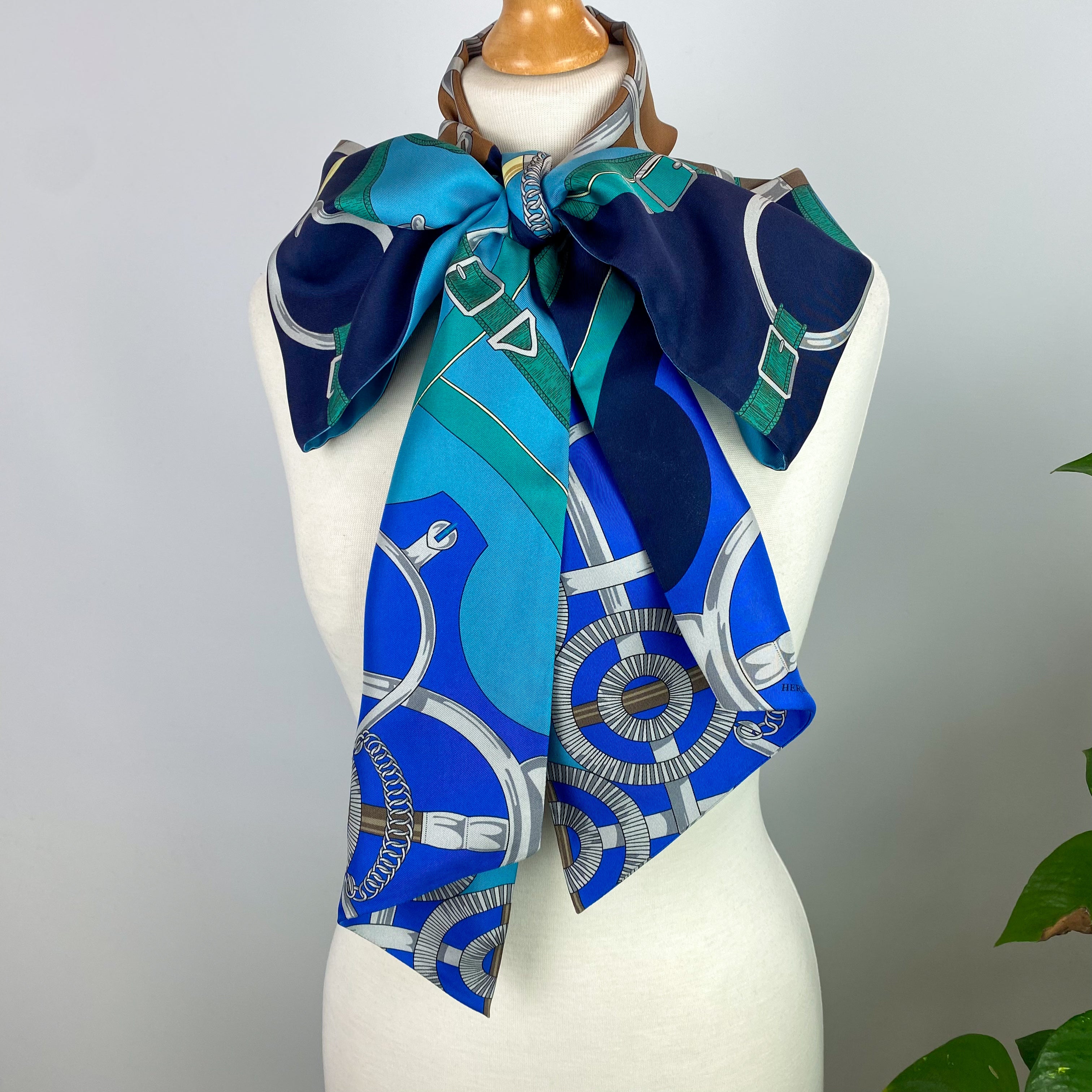 Hermès Eperon d’Or Maxi Twilli Silk Scarf
