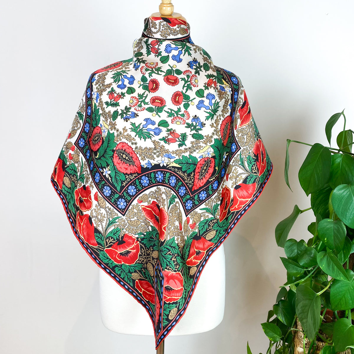 Immaculate Beckford Silk Twill Vintage Silk Scarf