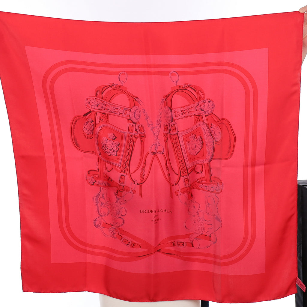 Immaculate Hermès Brides De Gala Silk Scarf Surteint