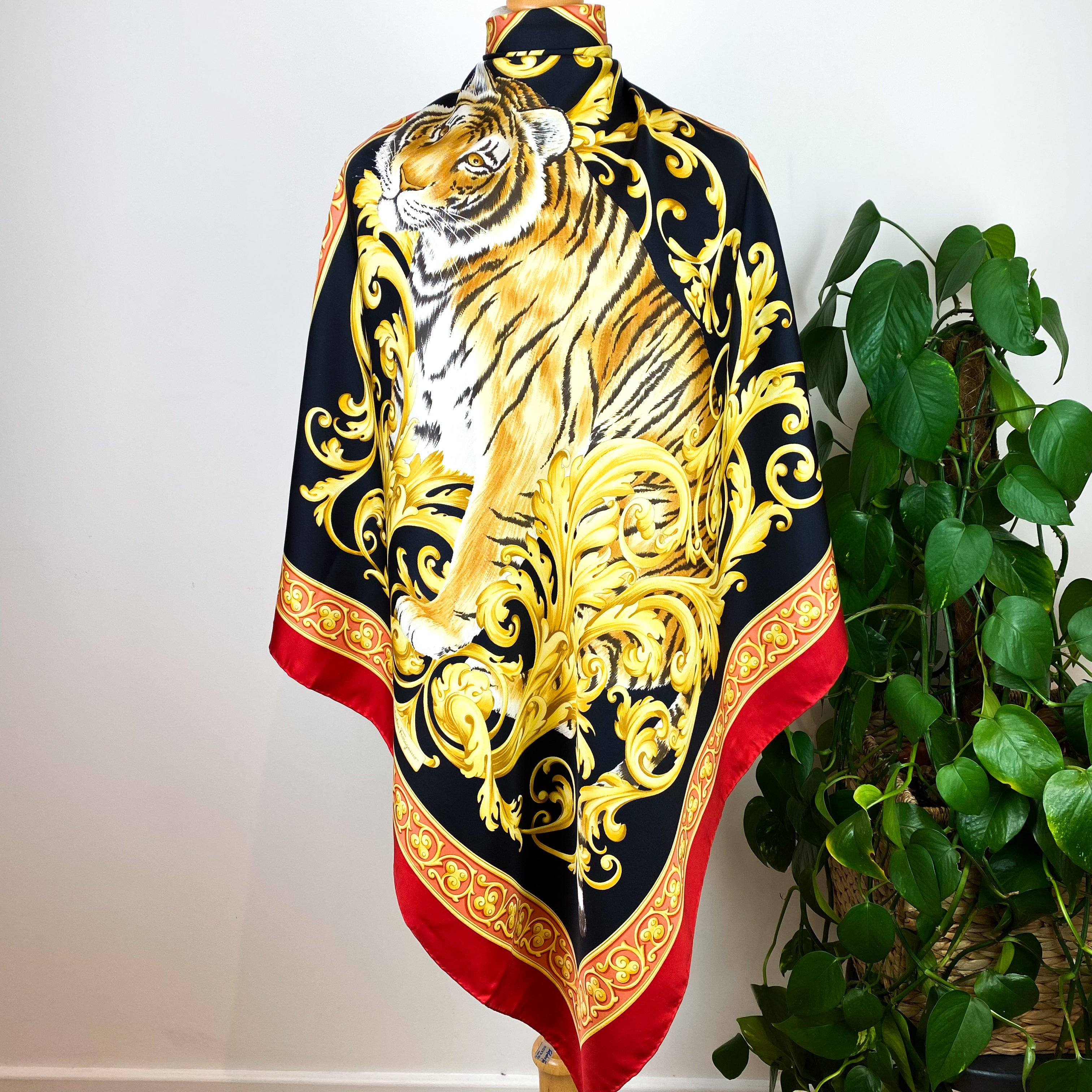 Immaculate Salvadore Ferragamo Tiger Designer Silk Scarf