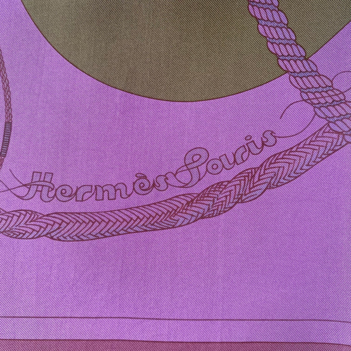 Immaculate Boxed Hermès Clic Clouc Silk Scarf