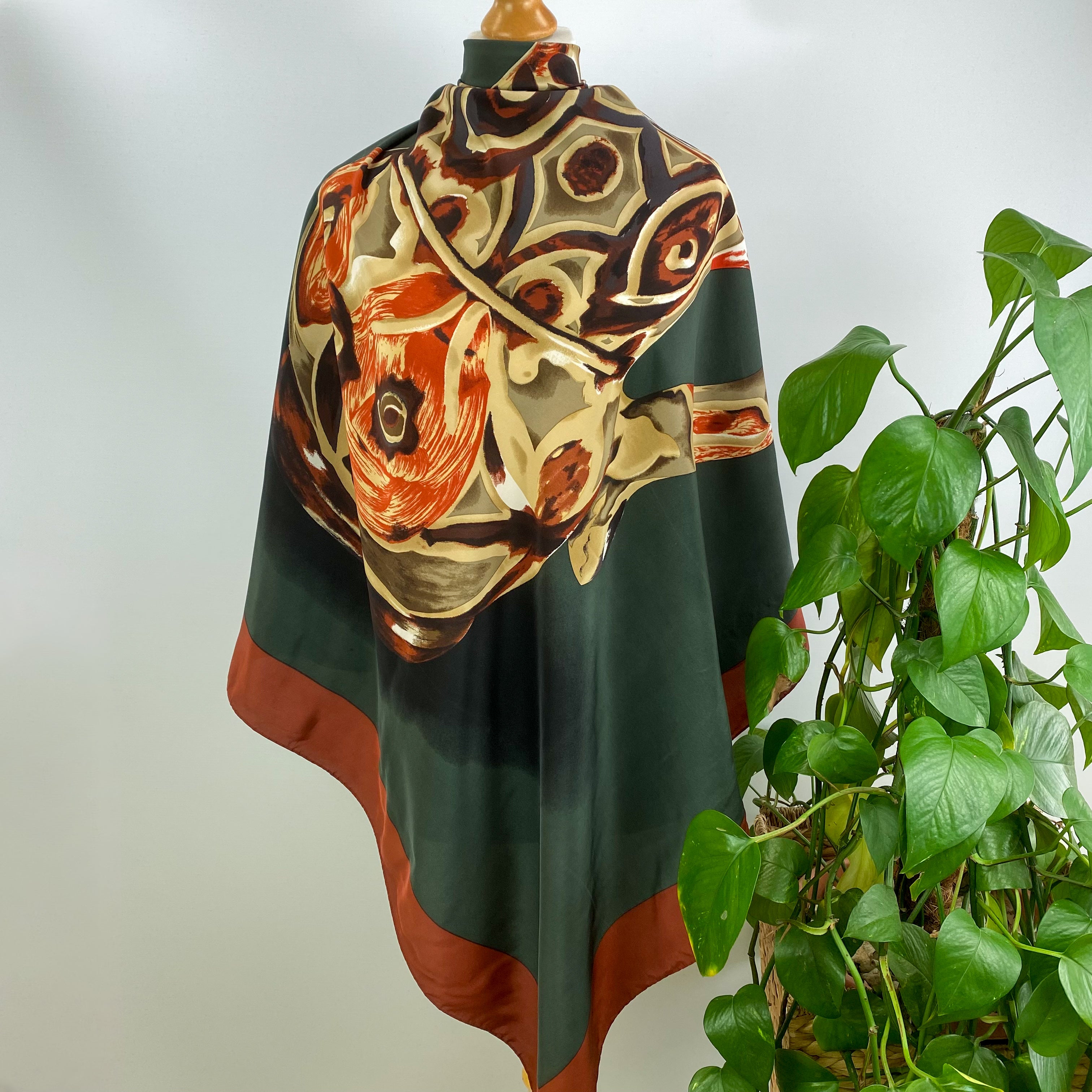 Immaculate Autumnal Coloured Vintage Silk Scarf