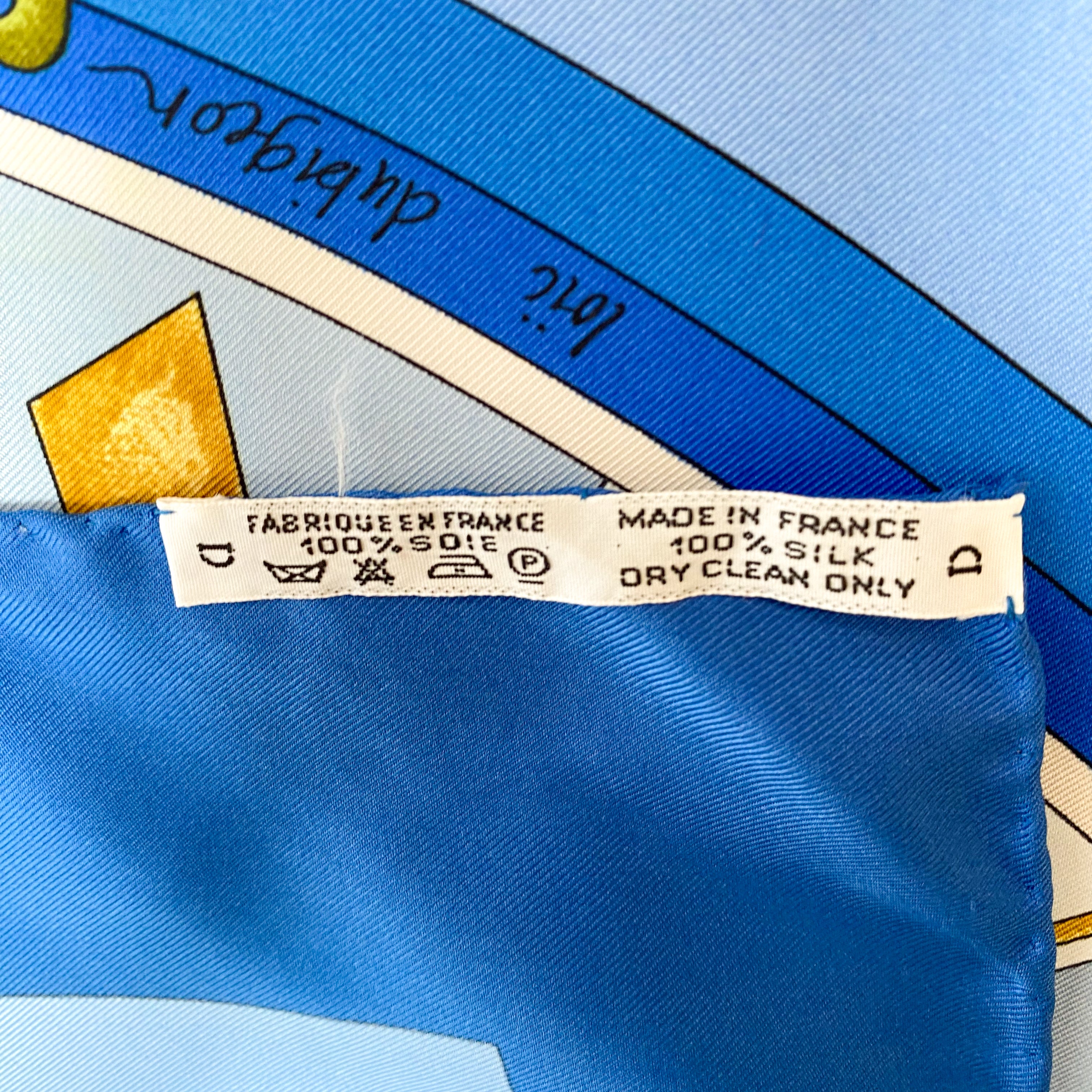 Boxed Hermès Parmi Les Fleurs je Compte Les Heures Silk Scarf