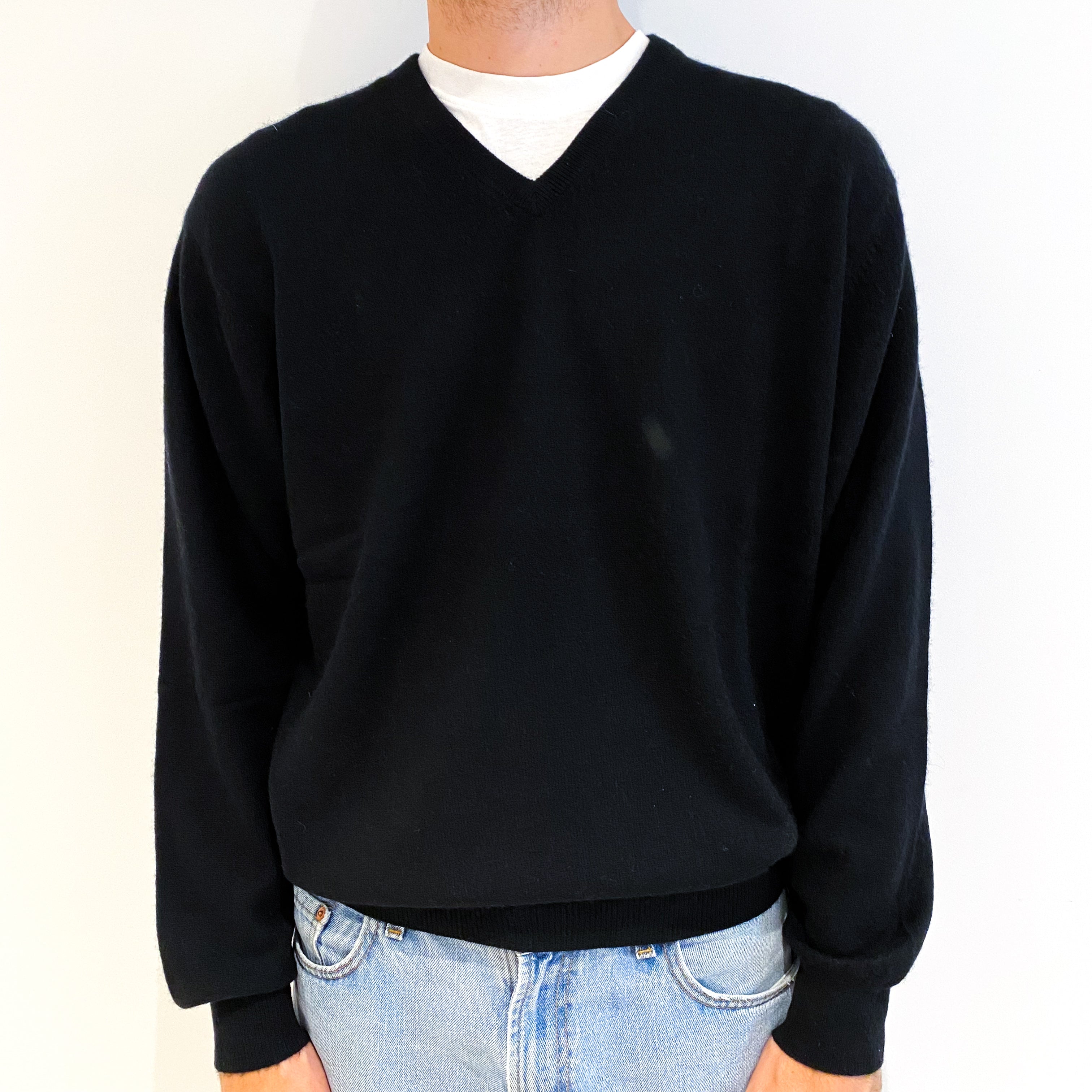 Men's Black Cashmere V-Neck Jumper Large