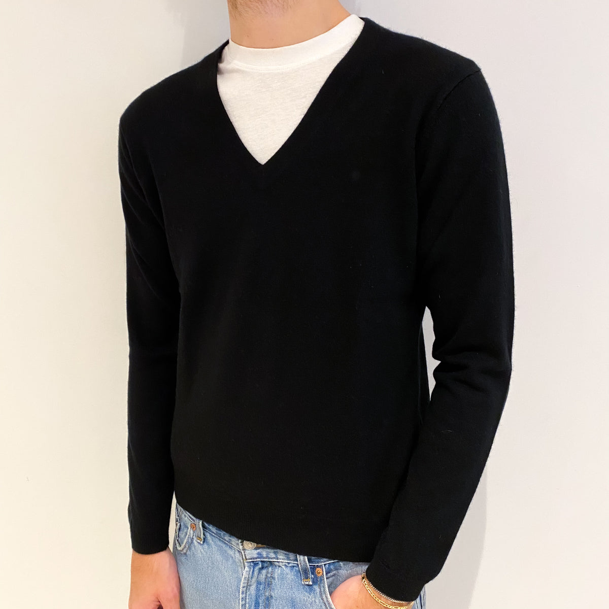 Men's Black Cashmere V Neck Jumper Medium