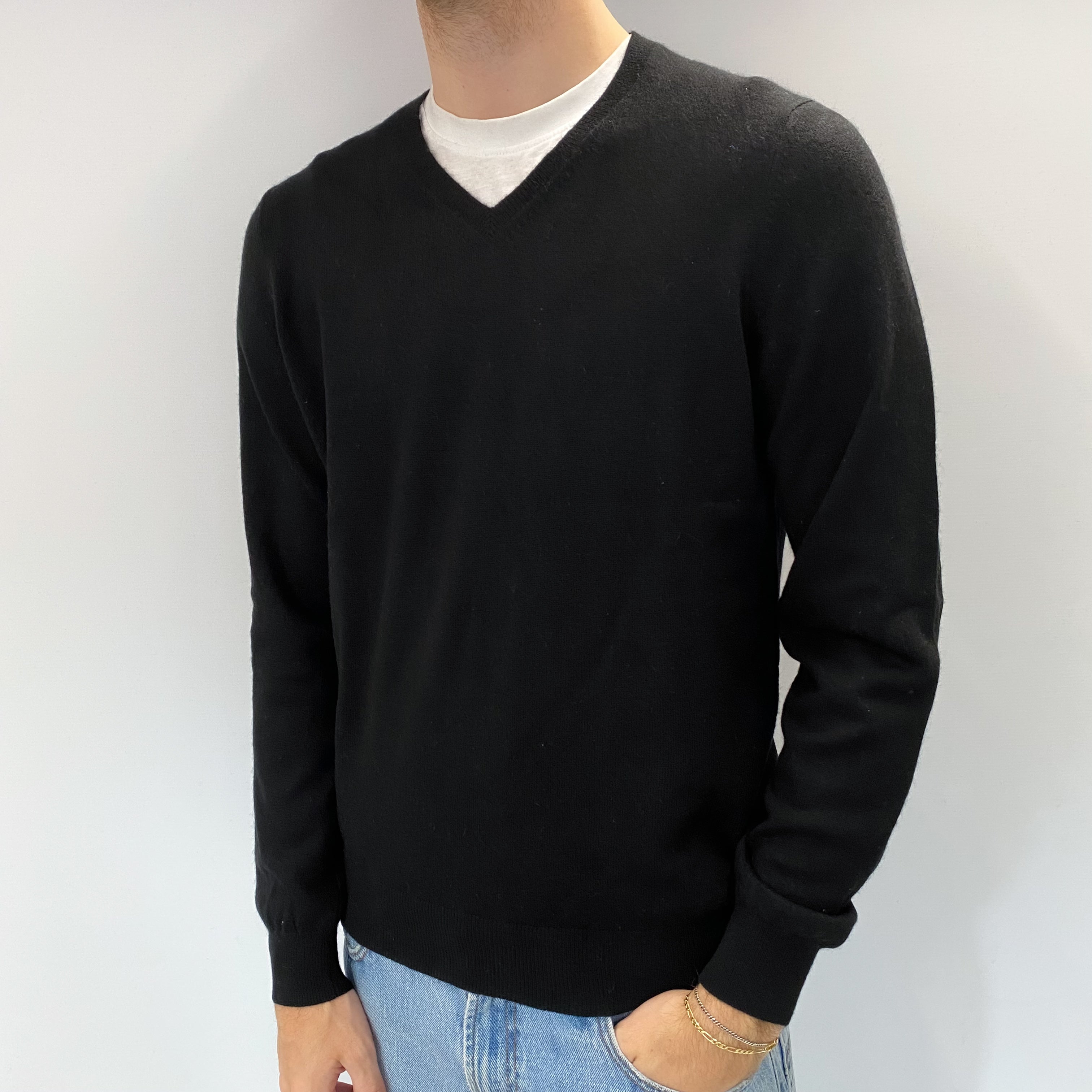 Men's Black Cashmere V Neck Jumper Medium