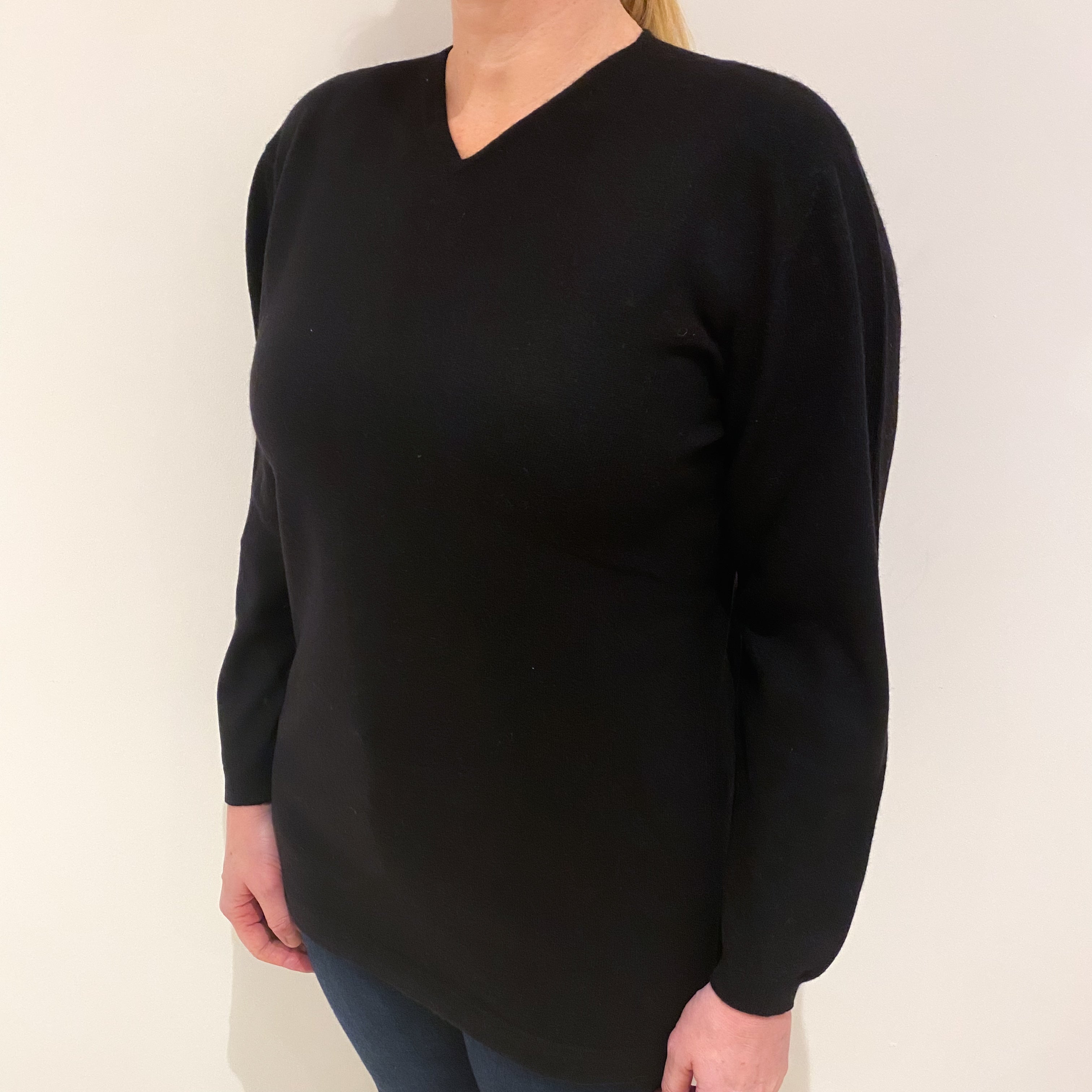 Scottish Vintage Black Cashmere V Neck Jumper Large