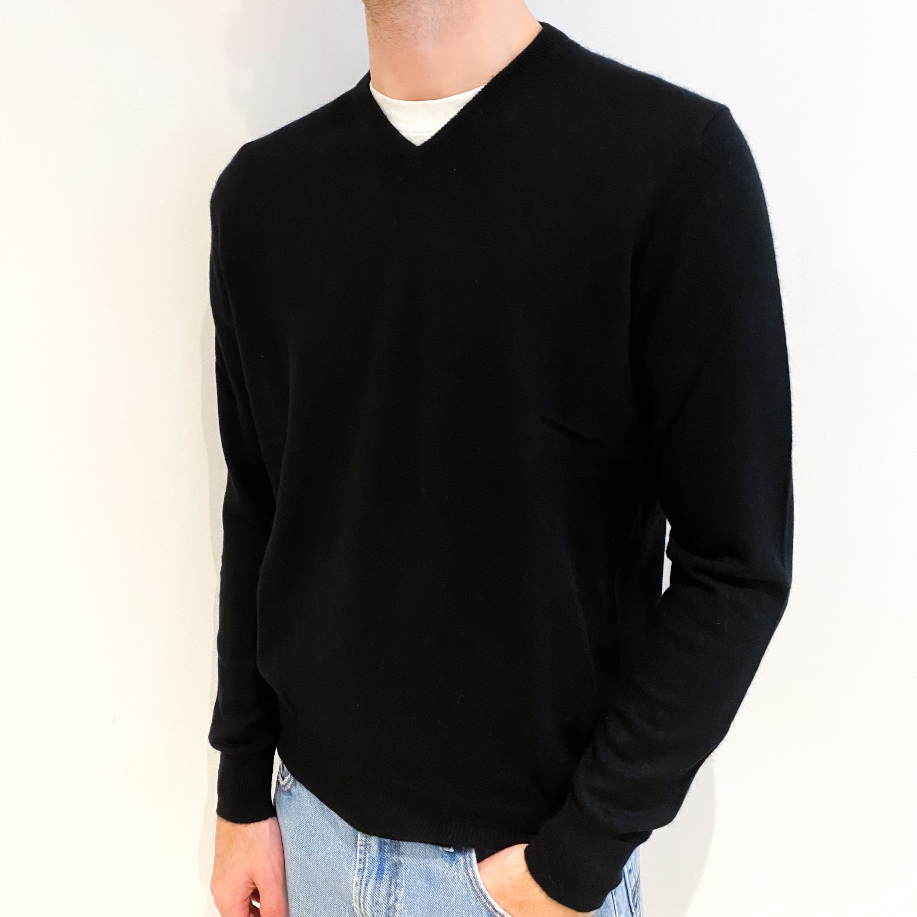Men's Black Cashmere V Neck Jumper Medium
