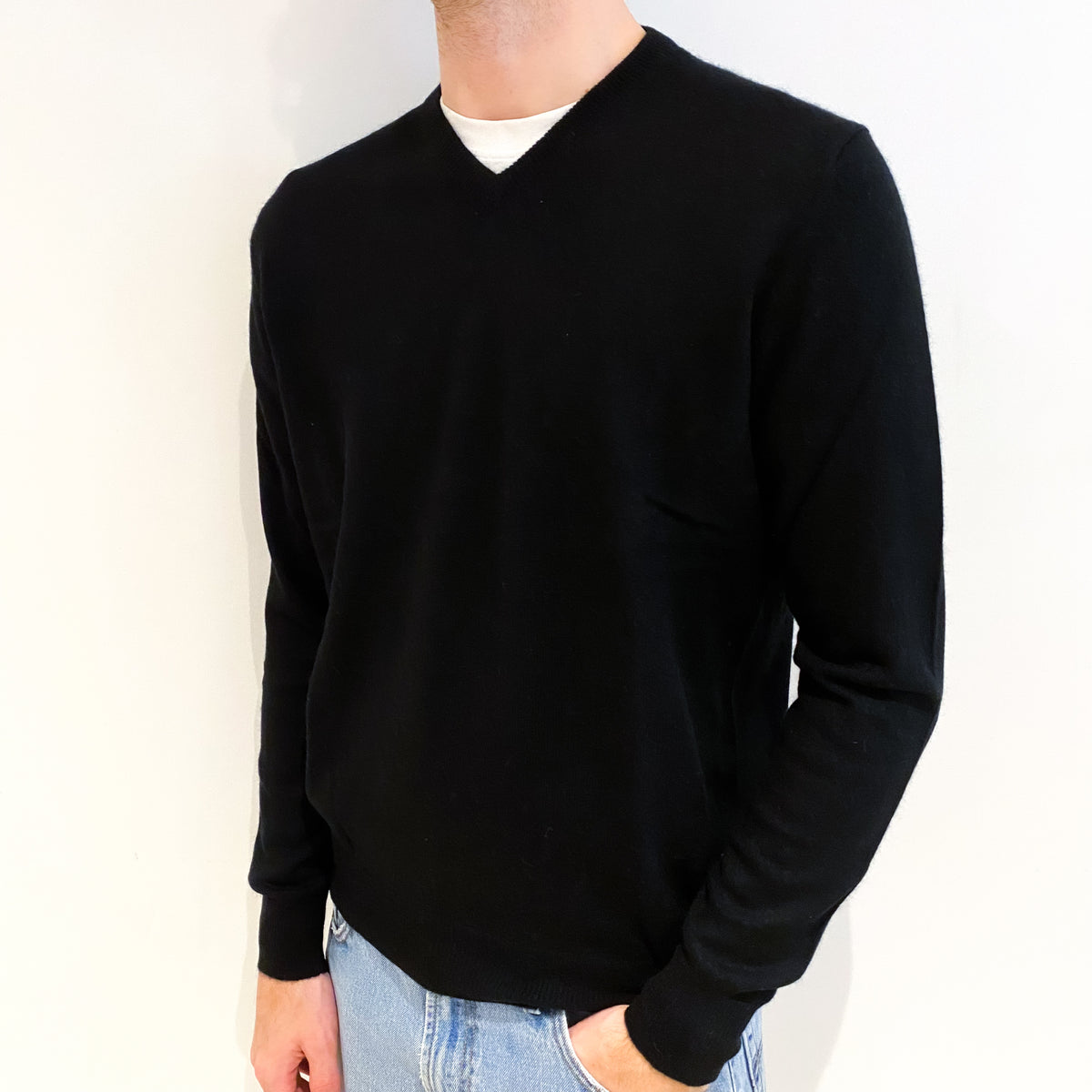 Men's Black Cashmere V Neck Jumper Medium