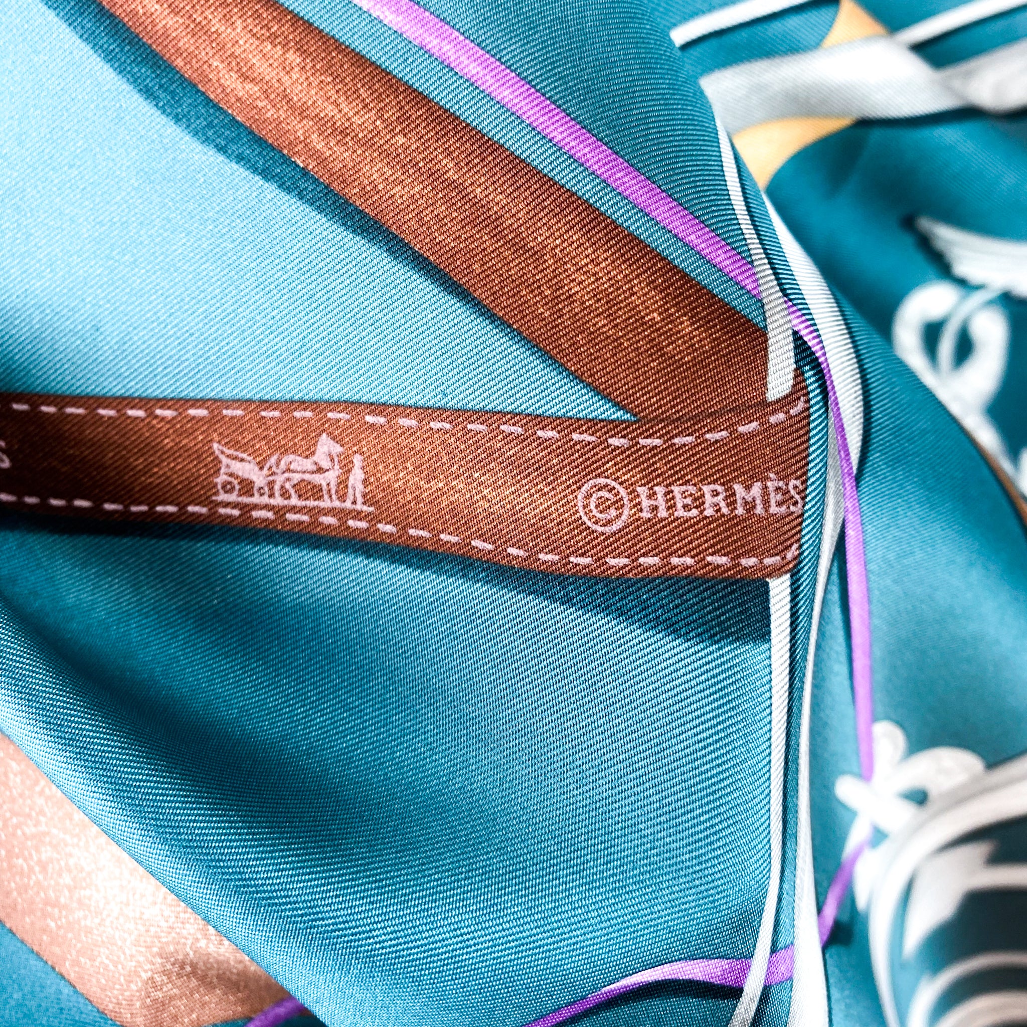 Boxed Hermes Attrape tes Reves Designer Silk Scarf