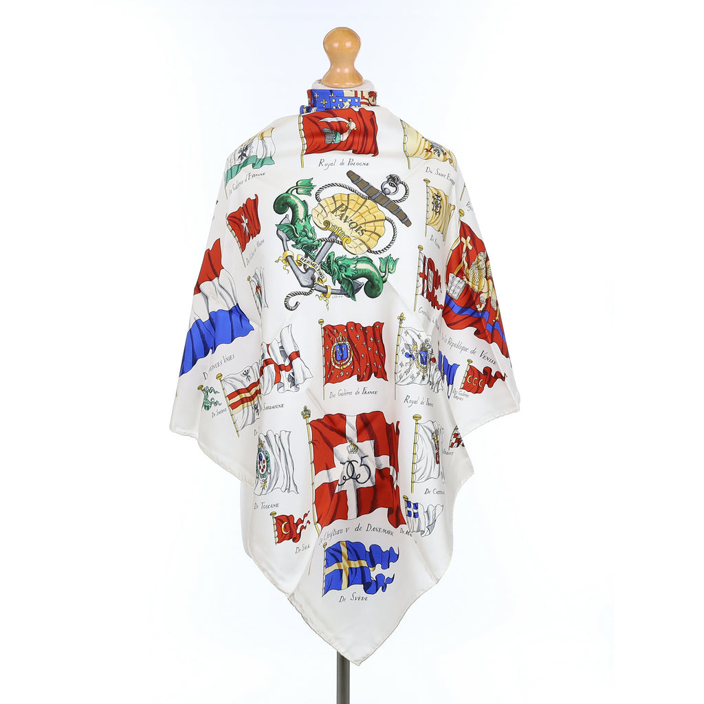 Brand New Boxed Hermès Pavios Silk Scarf