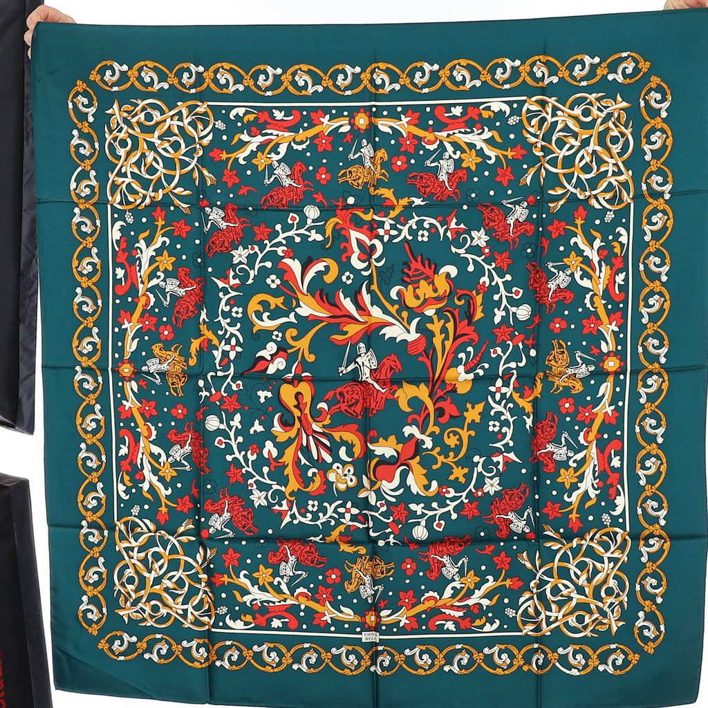 Immaculate Chivas Brothers Green Patterned Vintage Silk Scarf