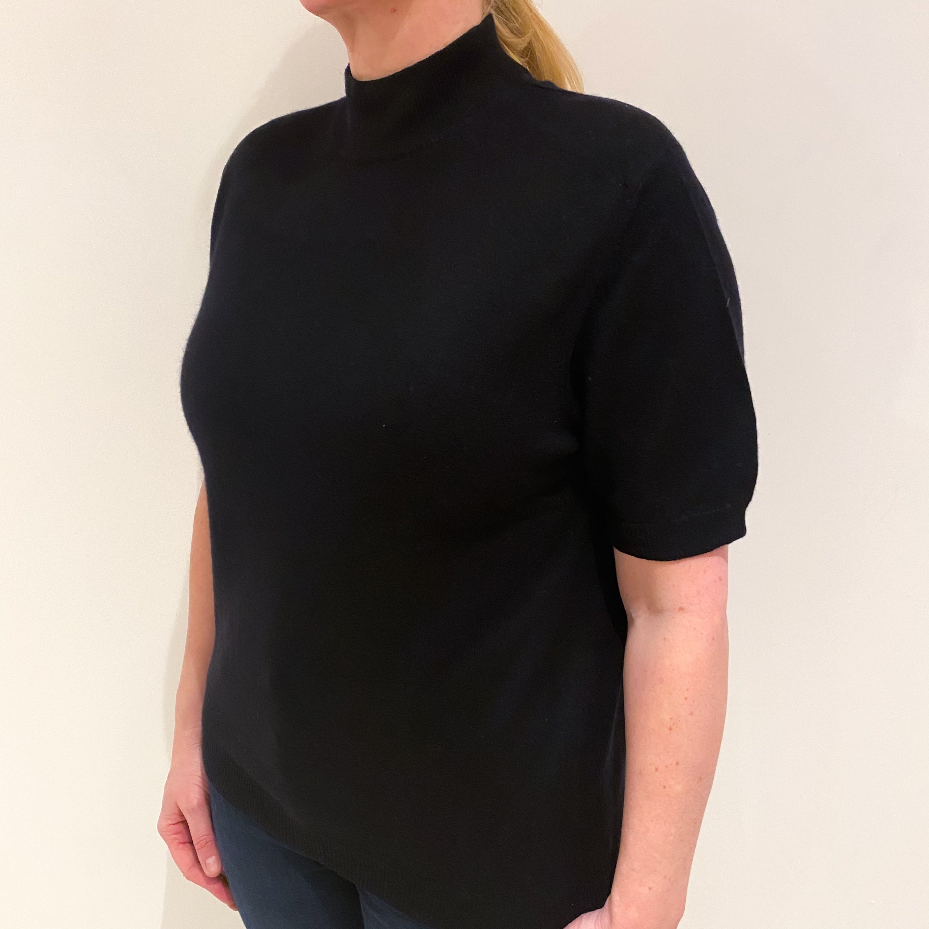 Black Cashmere Short Sleeved Turtle Neck Large