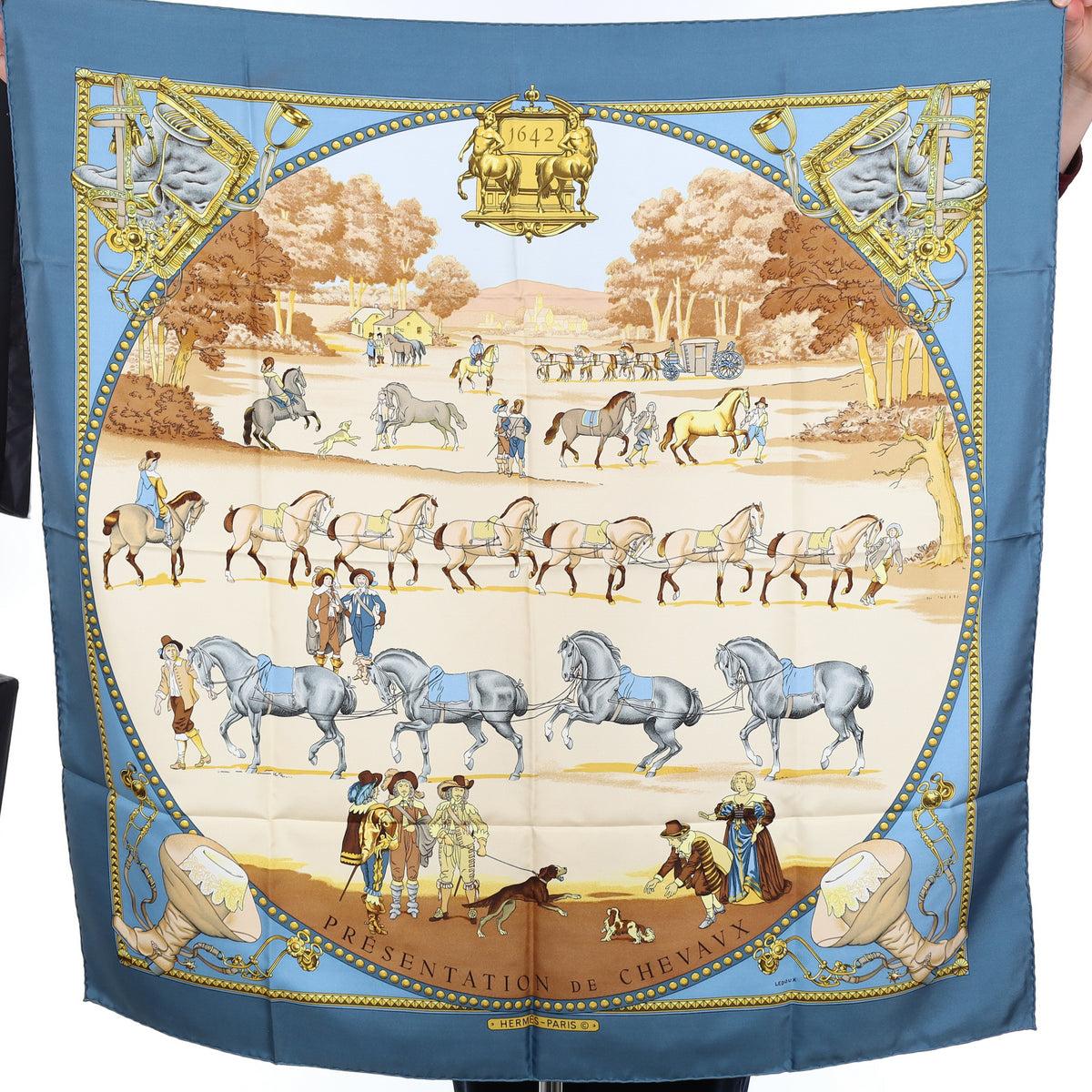 Pristine Boxed Hermès Presentation de Chevaux Silk Scarf