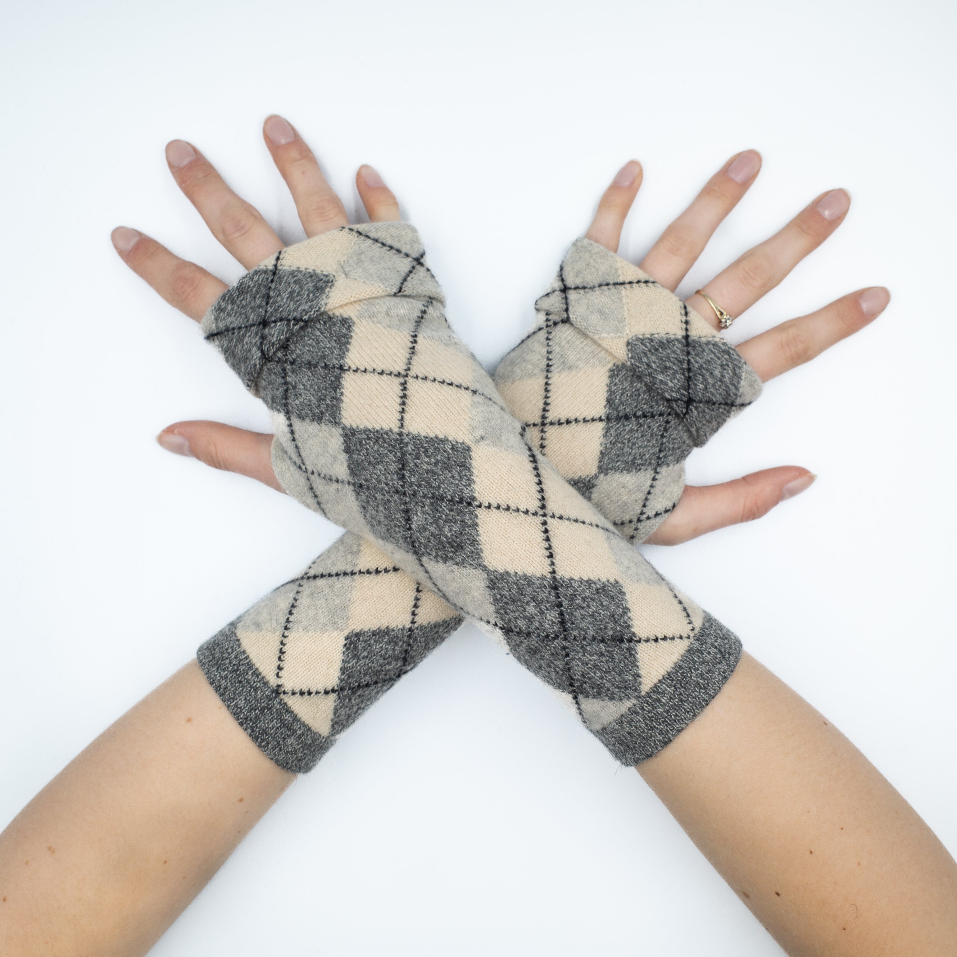 Grey and Oatmeal Diamond Fingerless Gloves