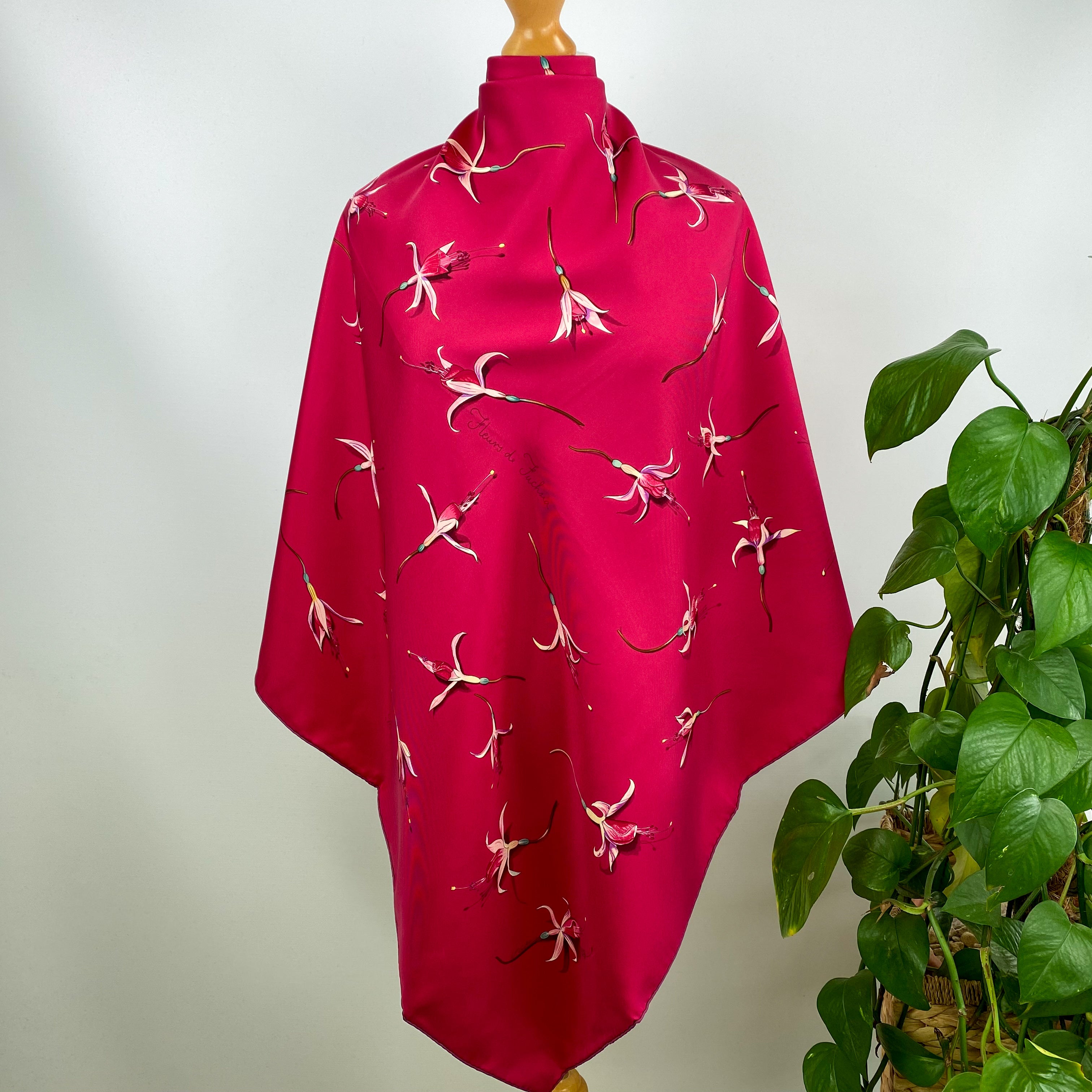 Pristine Boxed Hermès Fleurs De Fuchsia Silk Scarf