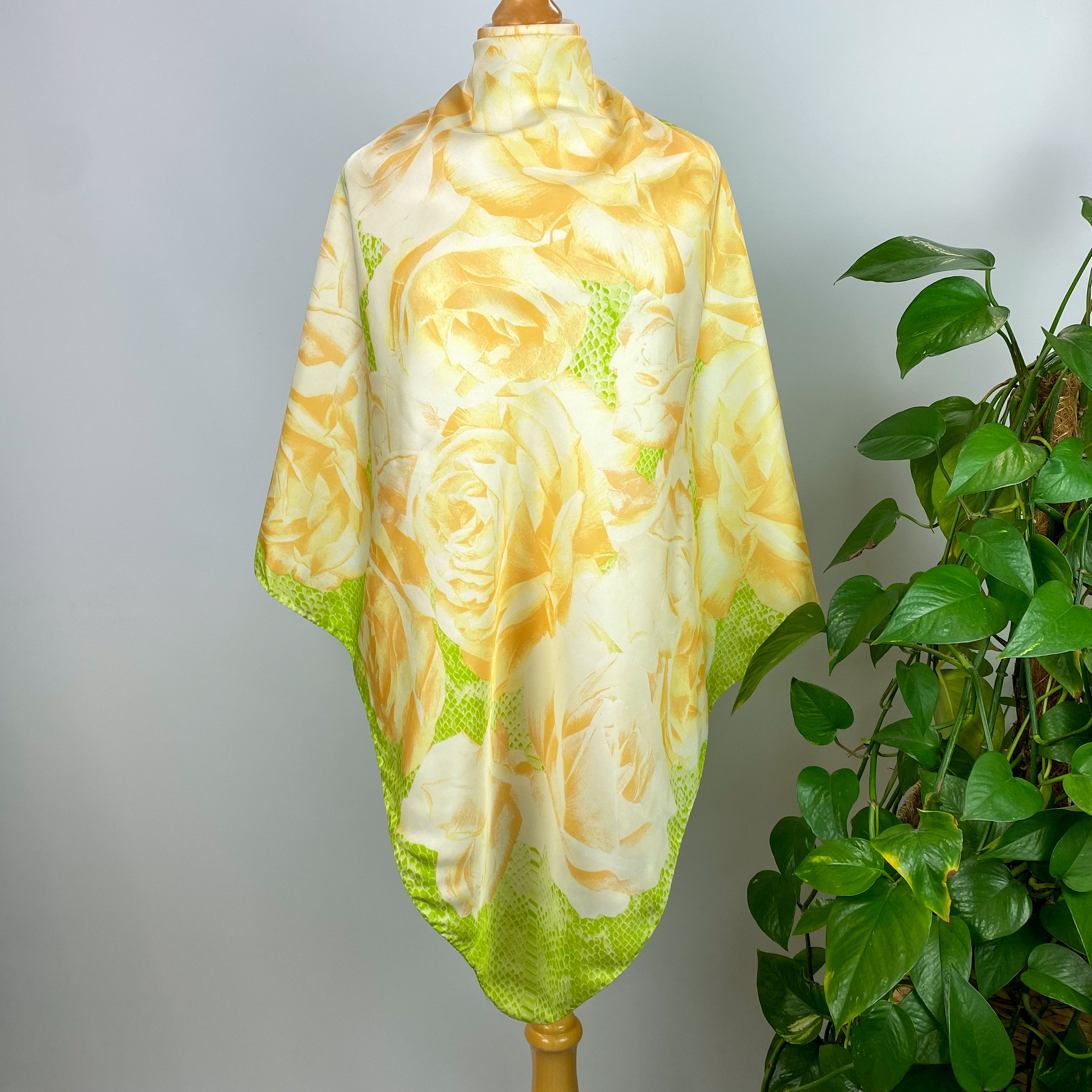 Immaculate Italian Green and Orange Silk Scarf