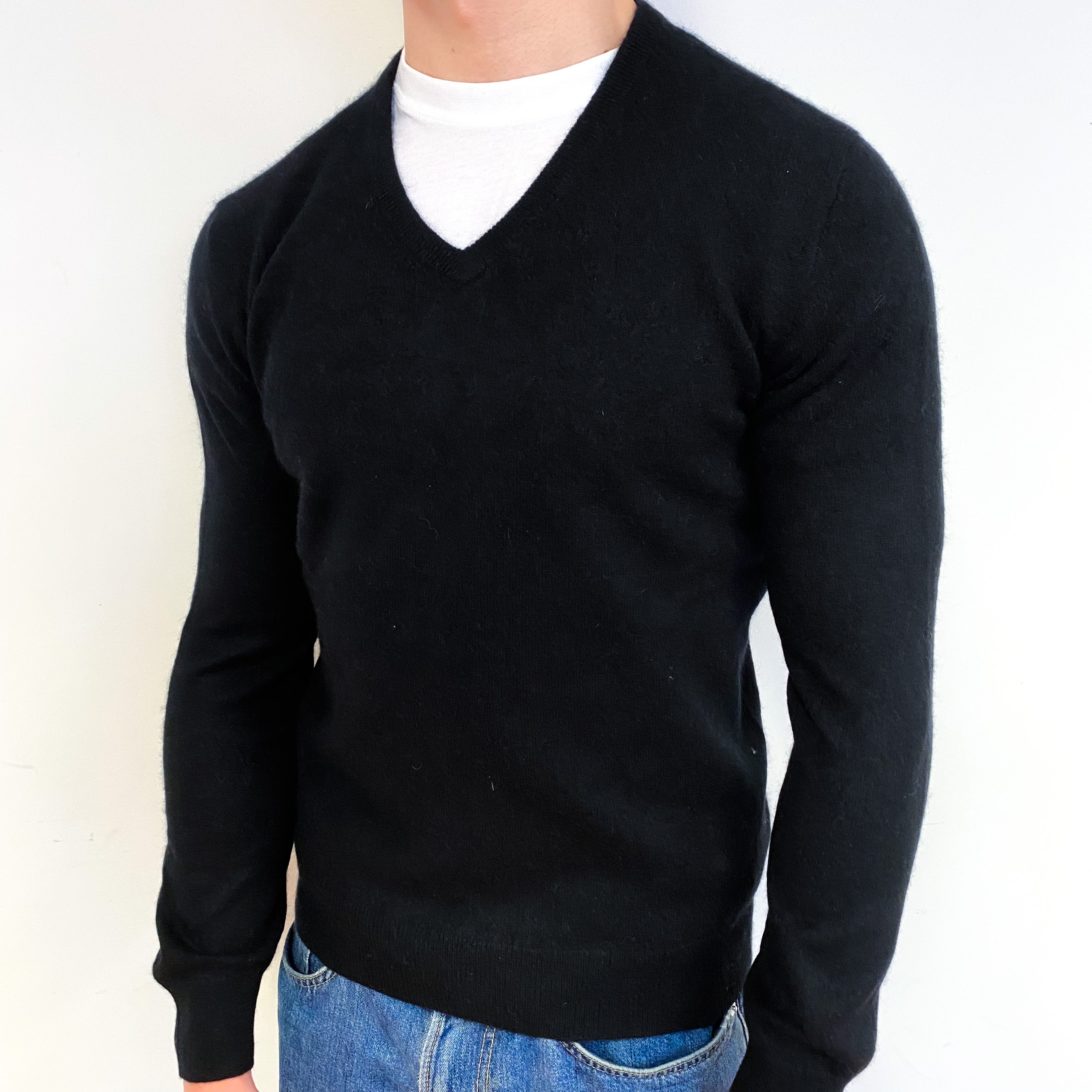 Men's Black Cashmere V-Neck Jumper Small