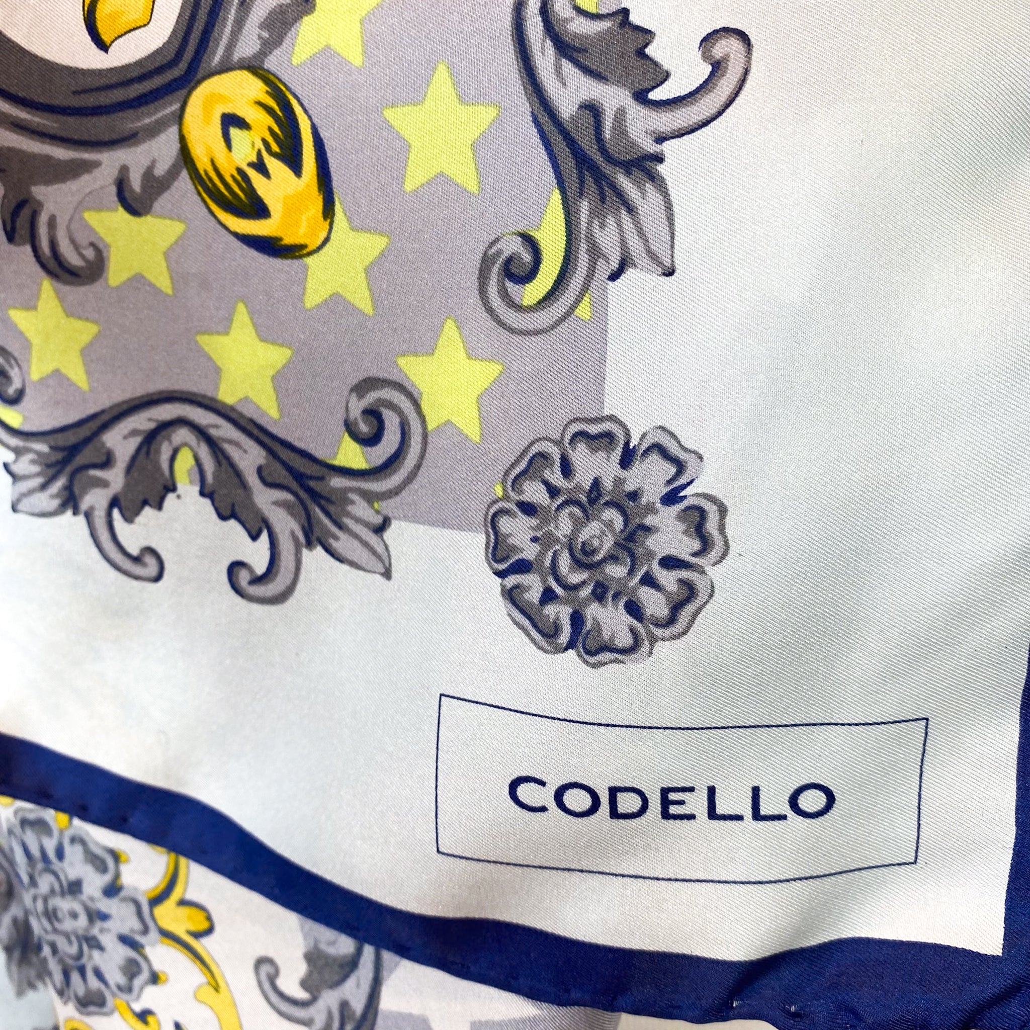 Immaculate Large Codello Silk Scarf