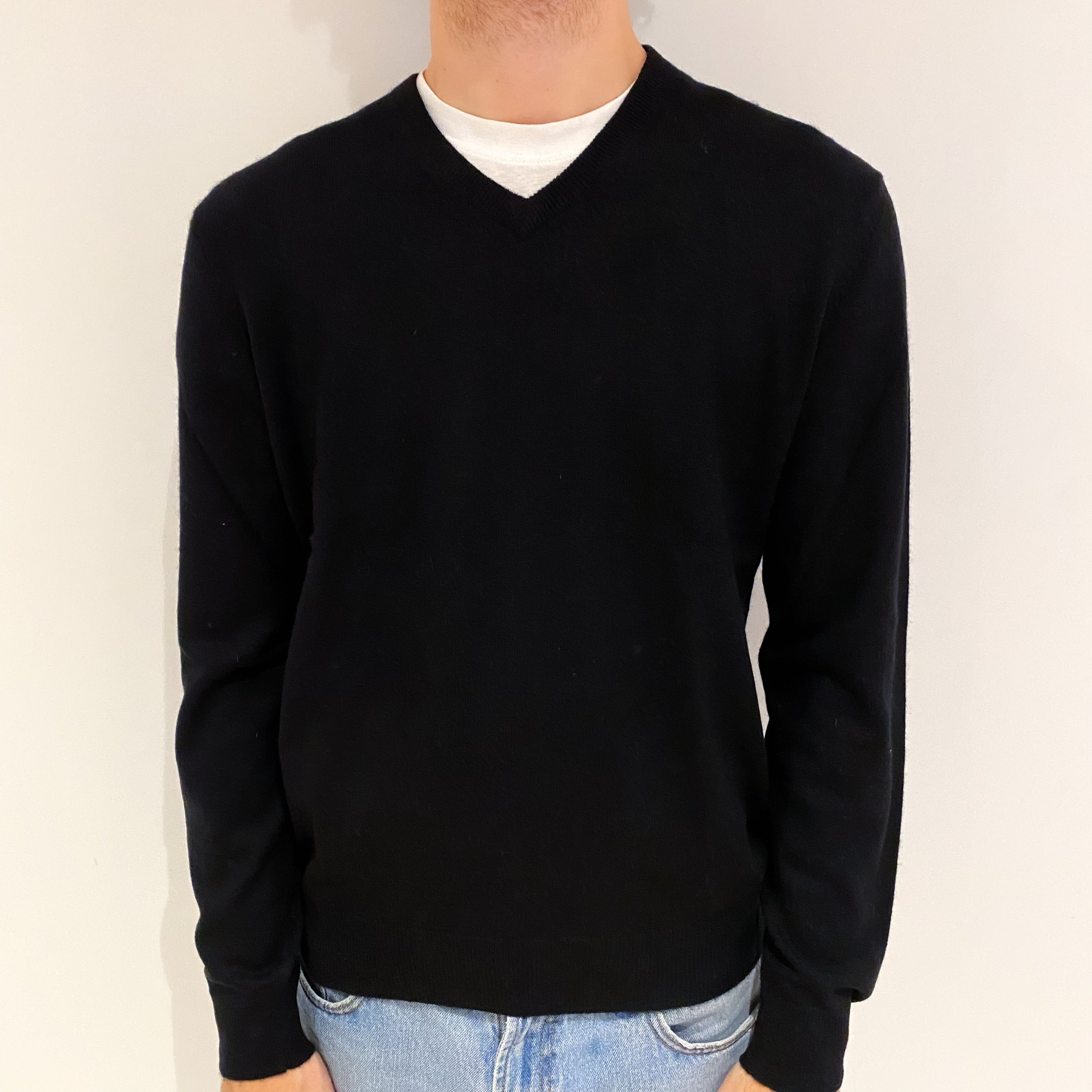 Men's Black Cashmere V Neck Jumper Medium