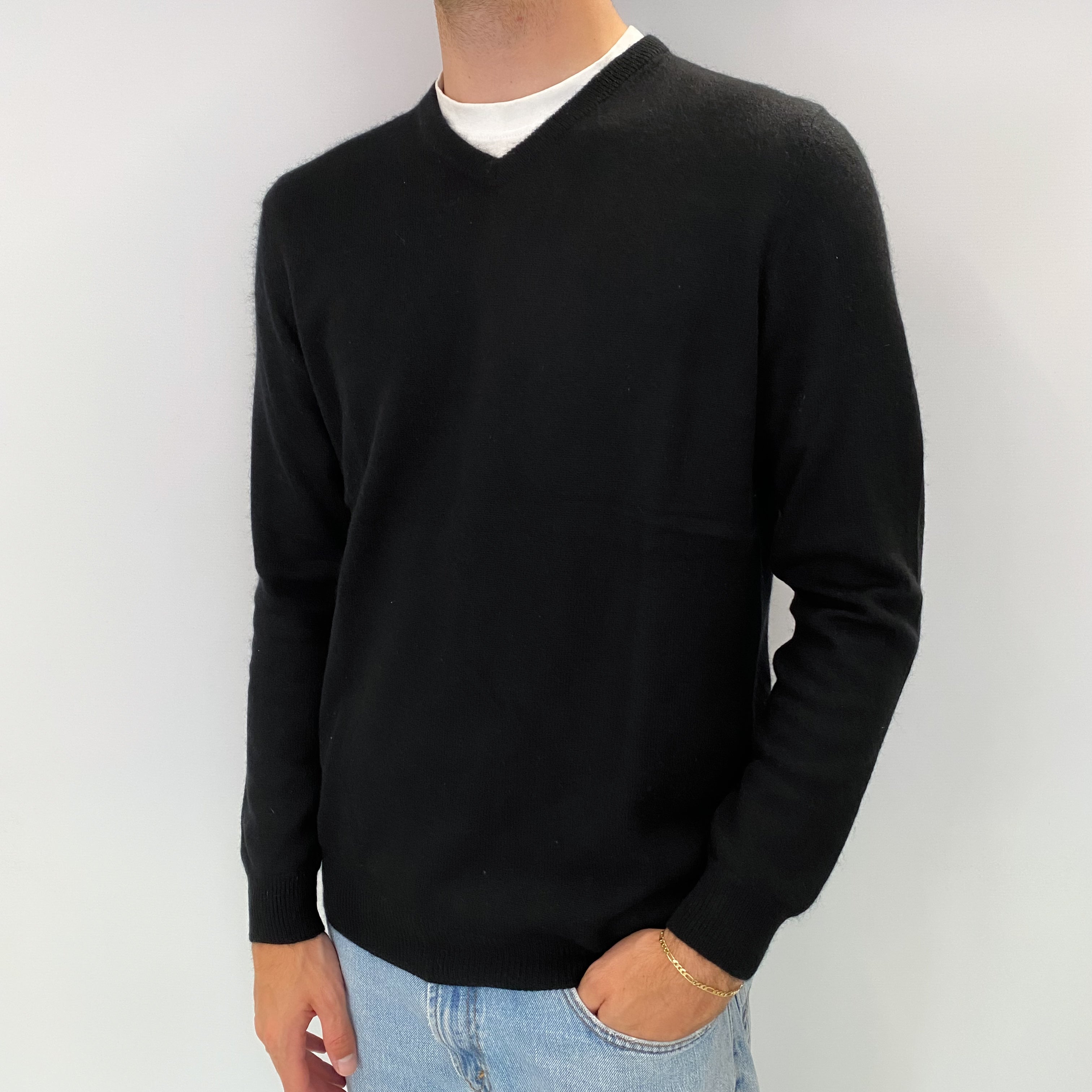 Men's Black Cashmere V Neck Jumper Medium
