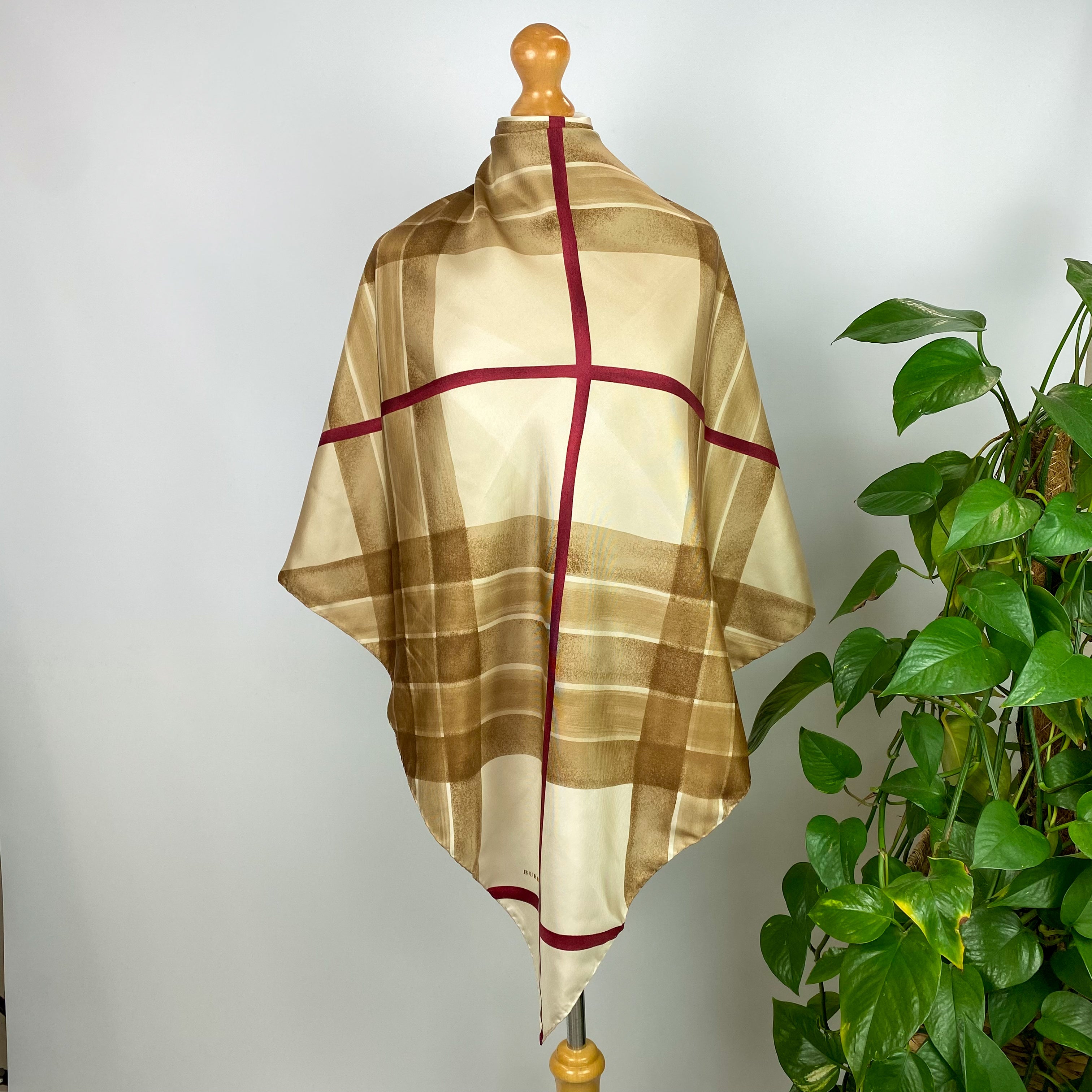 Immaculate Burberry Check Designer Silk Scarf