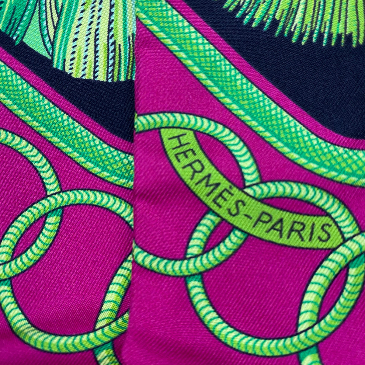 Pristine Boxed Hermès Epaulettes Twill Silk Scarf