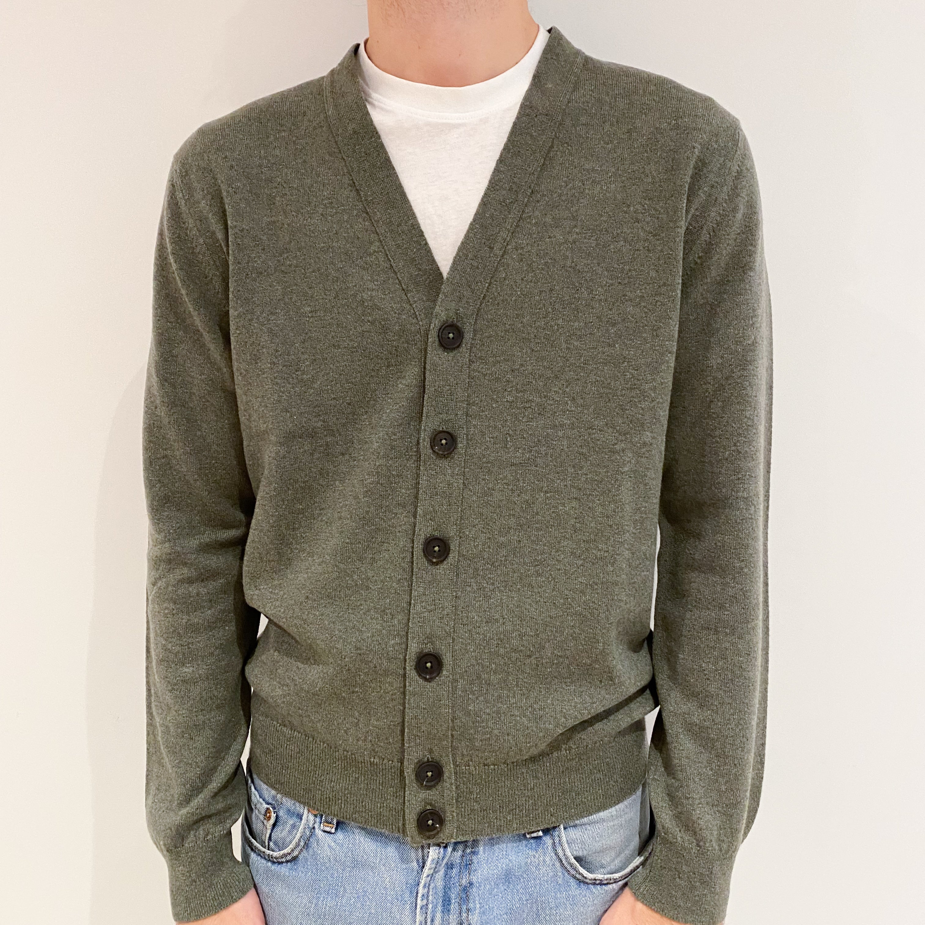 Men’s Brand New Scottish Khaki Green V-Neck Cardigan Medium