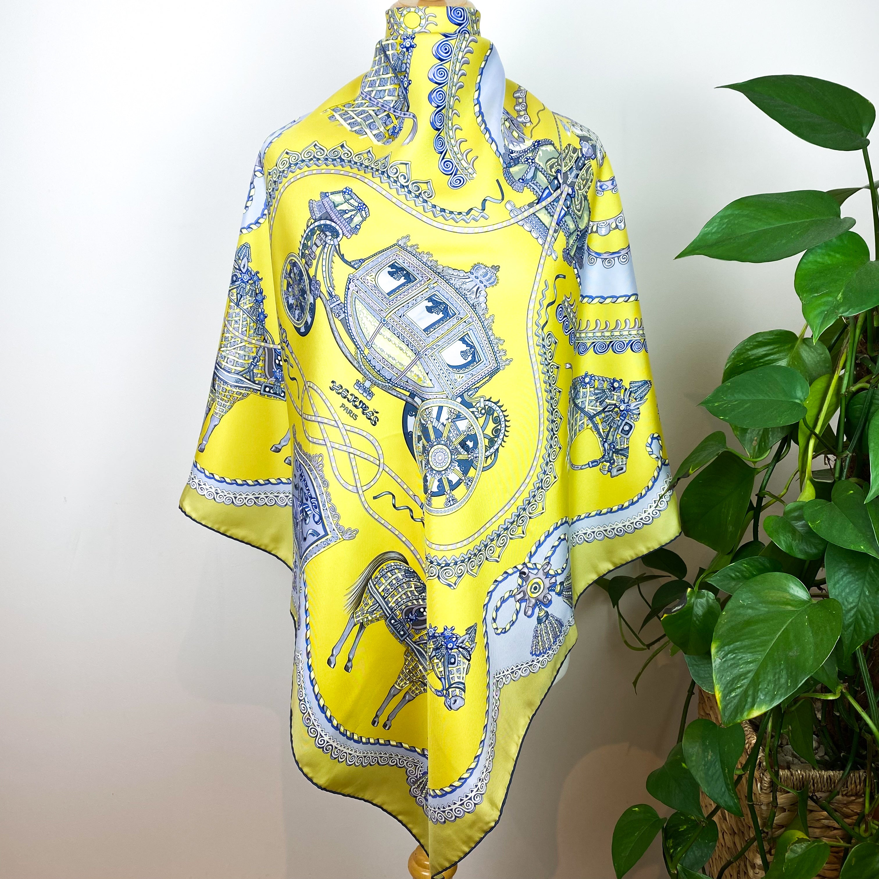 Immaculate Rare Boxed Hermes Paperoles Vintage Silk Scarf