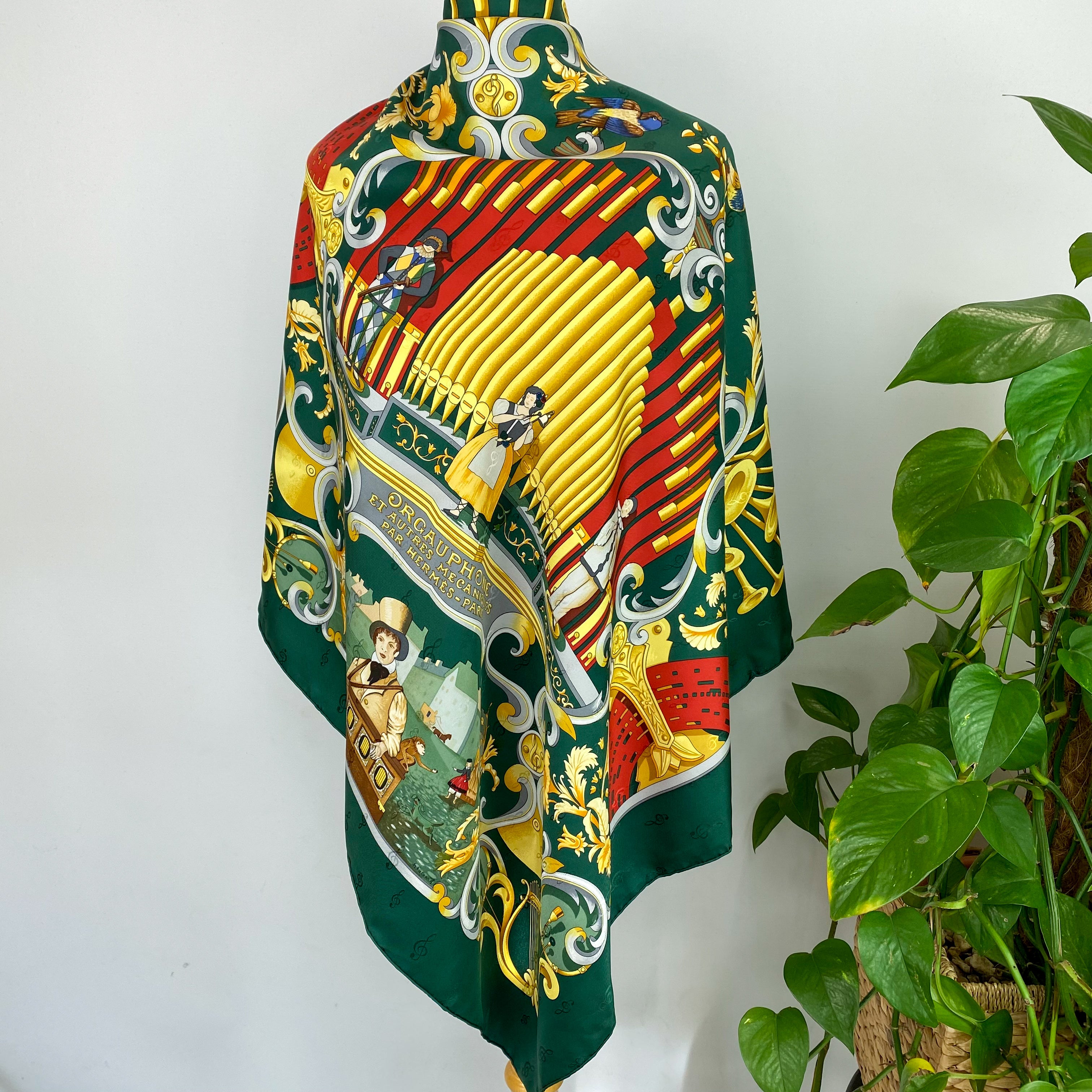Pristine Boxed Hermès Orgauphone et Autres Mecaniques Silk Scarf