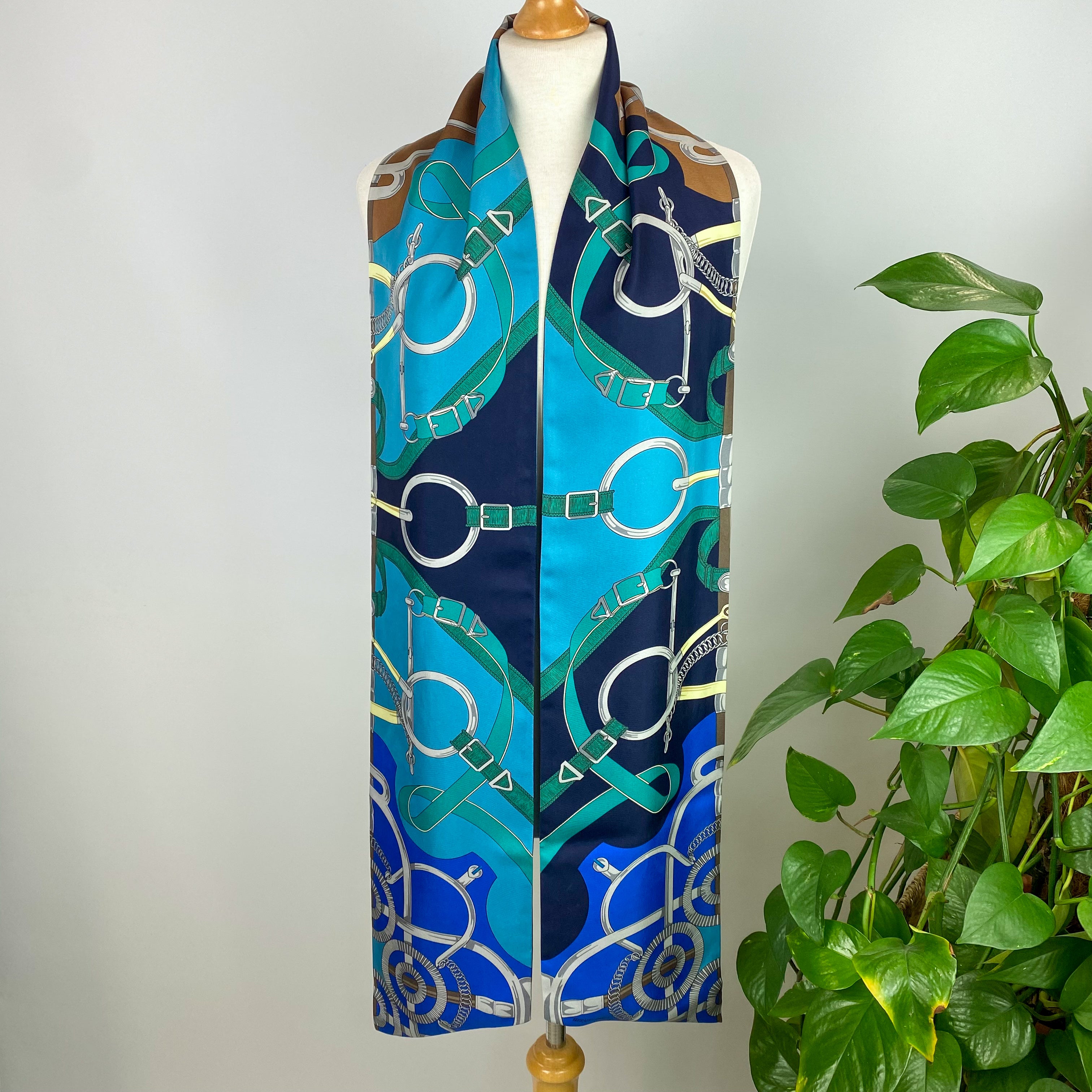 Hermès Eperon d’Or Maxi Twilli Silk Scarf