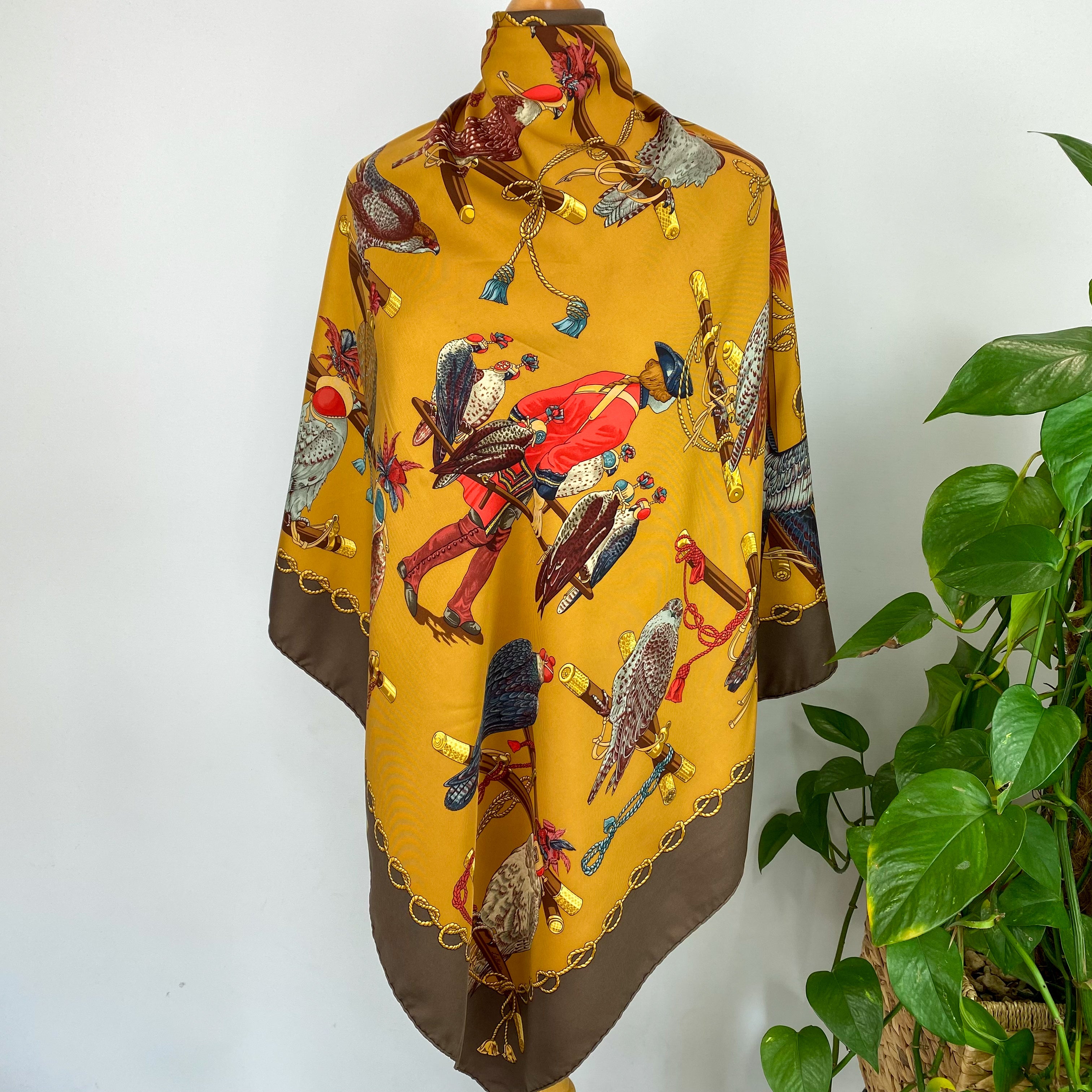 Boxed Hermès Les Oiseaux du Roy Silk Scarf