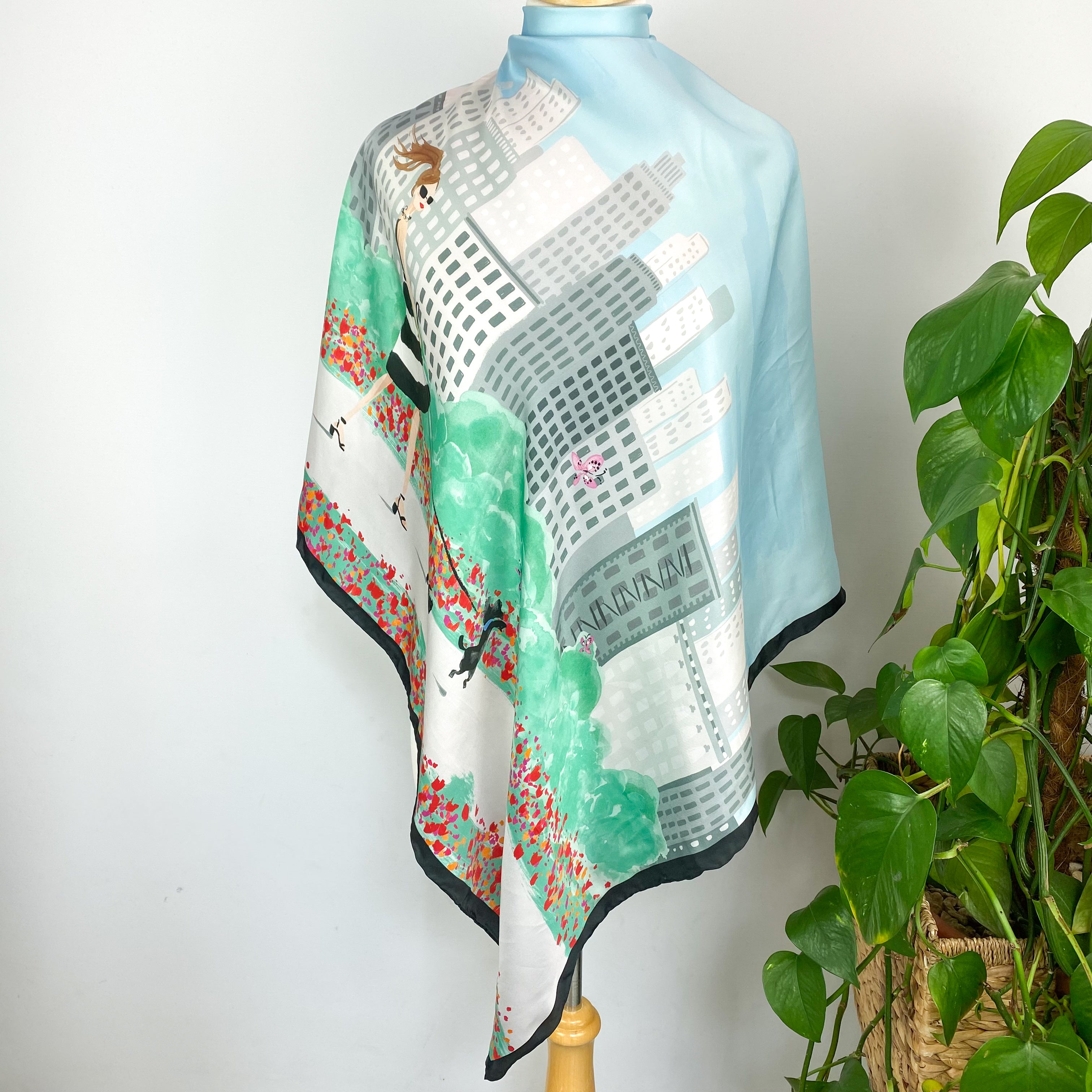 Immaculate Kate Spade Silk Scarf