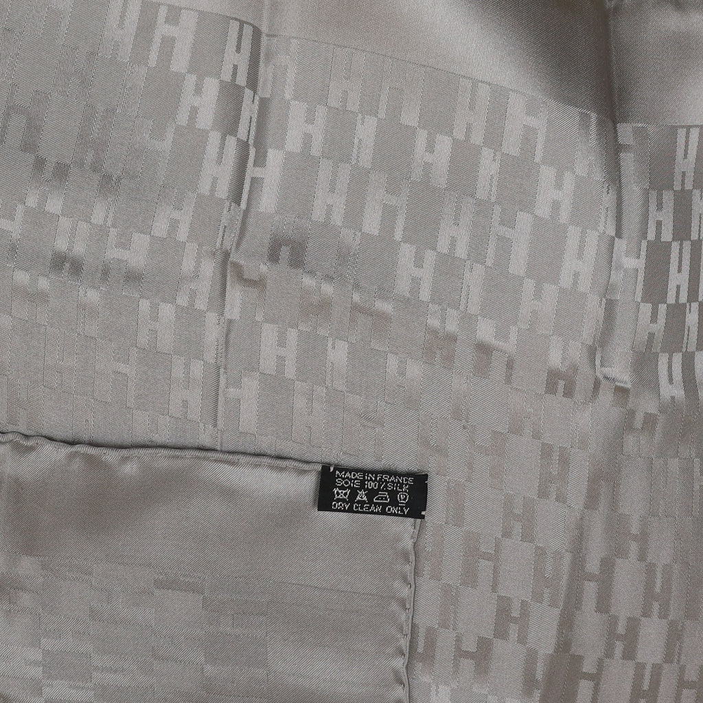 Pristine Hermès H Silk 42 Scarf