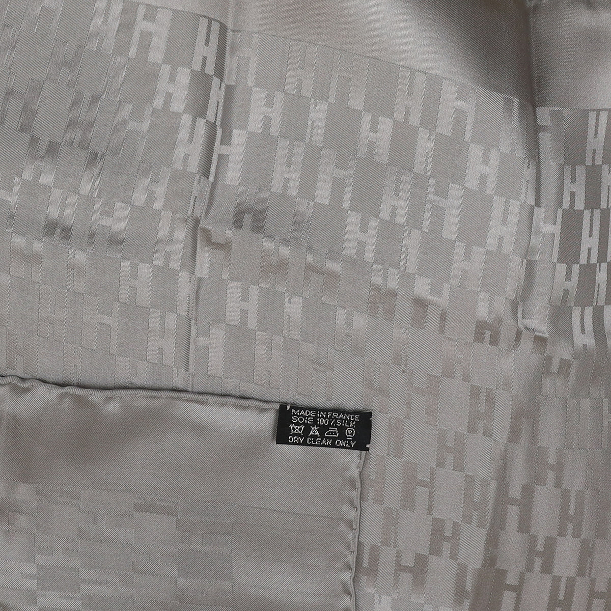 Pristine Hermès H Silk 42 Scarf