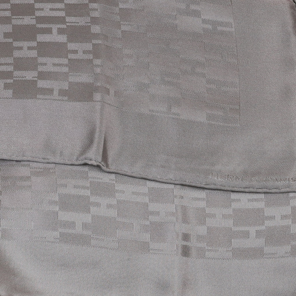 Pristine Hermès H Silk 42 Scarf