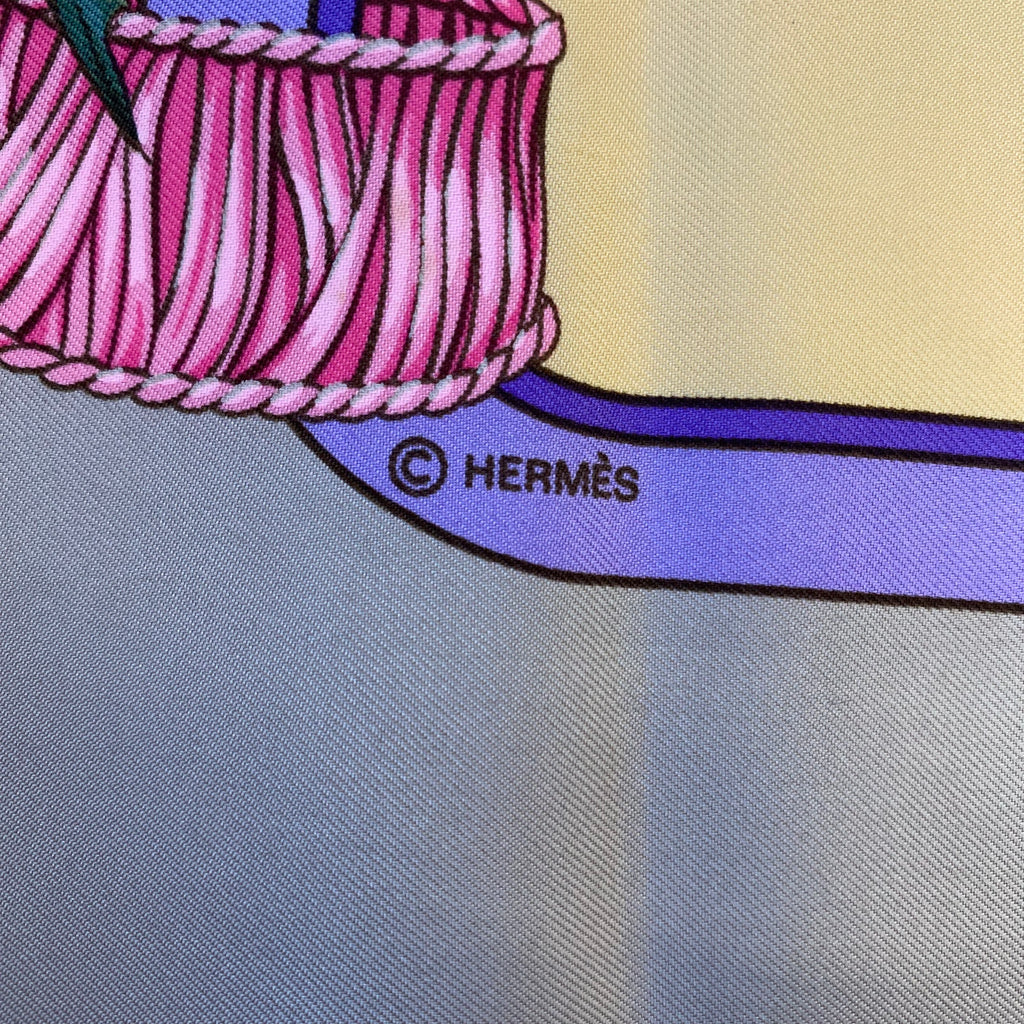 Hermès Regina Designer Silk Scarf