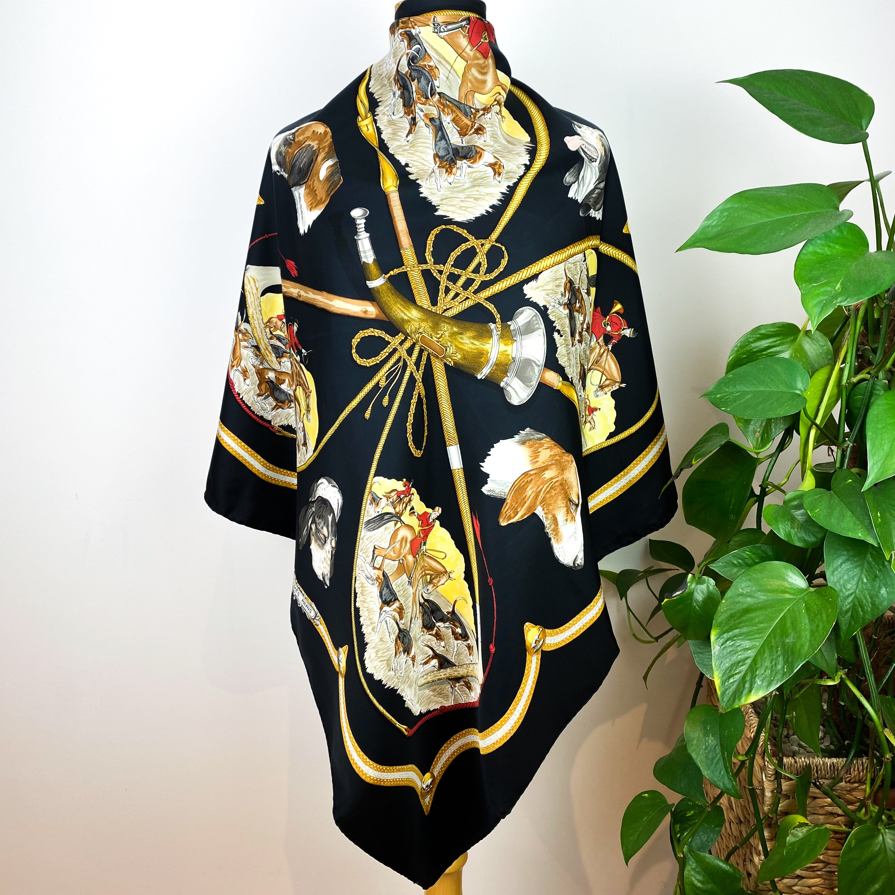 Immaculate Boxed Hermes Le Laisser Courre Vintage Silk Scarf