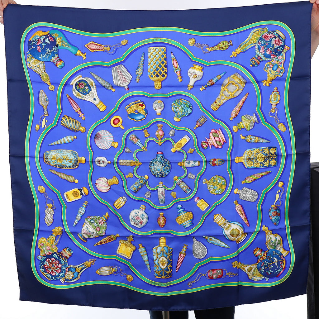 Immaculate Hermès Qu’ importe le Flacon Silk Scarf