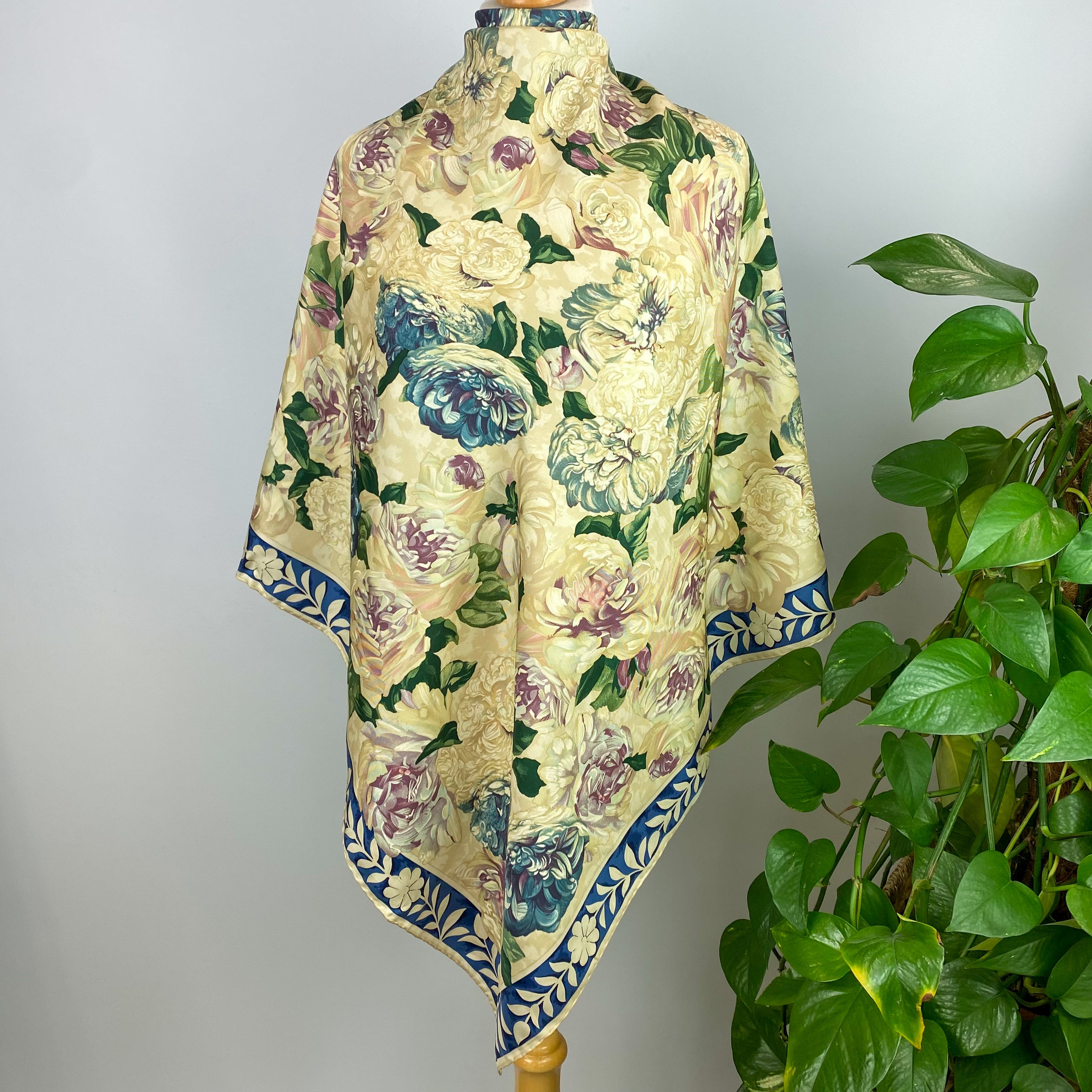Gucci Cream Floral Designer Silk Scarf