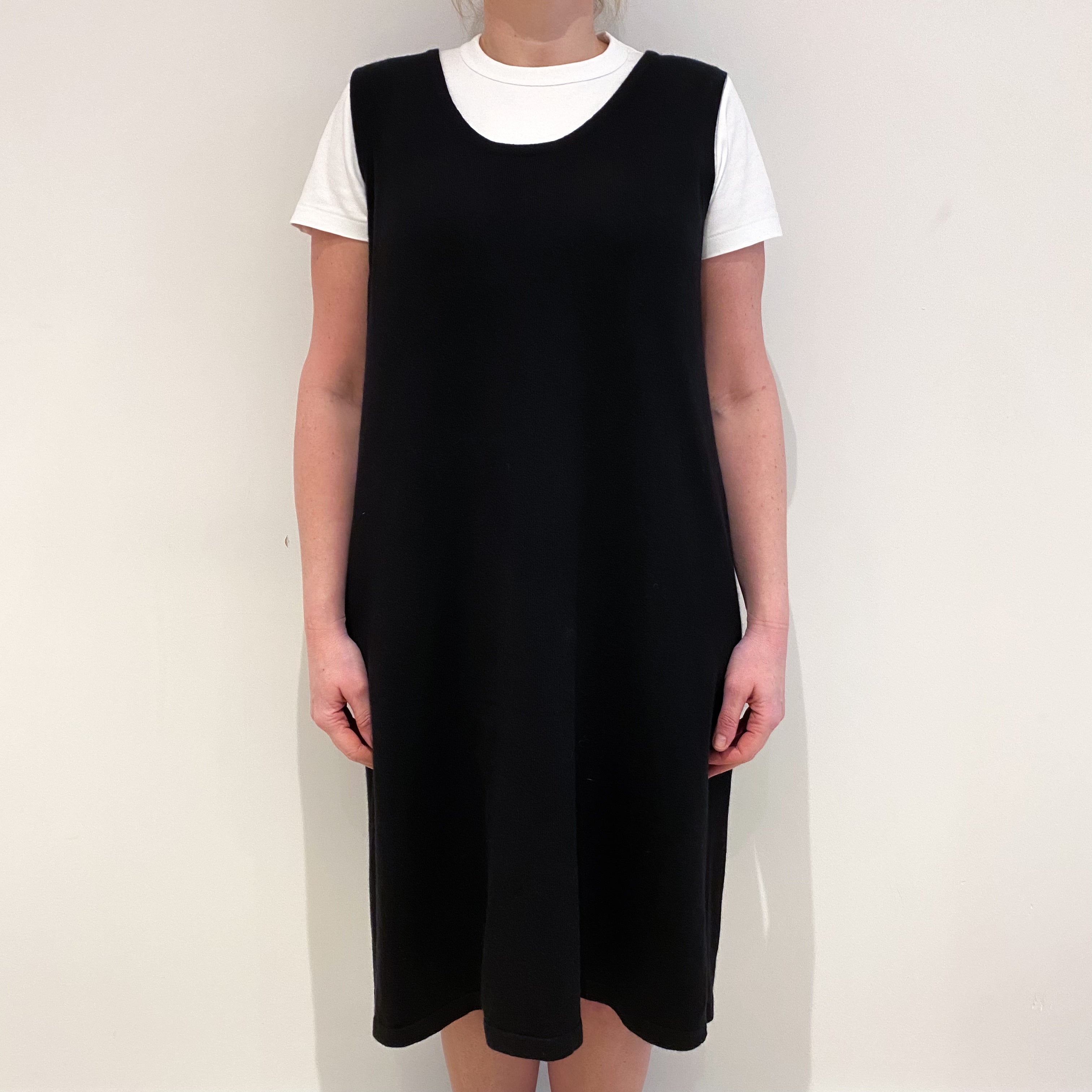 Black Sleeveless Cashmere Scoop Neck Dress Large